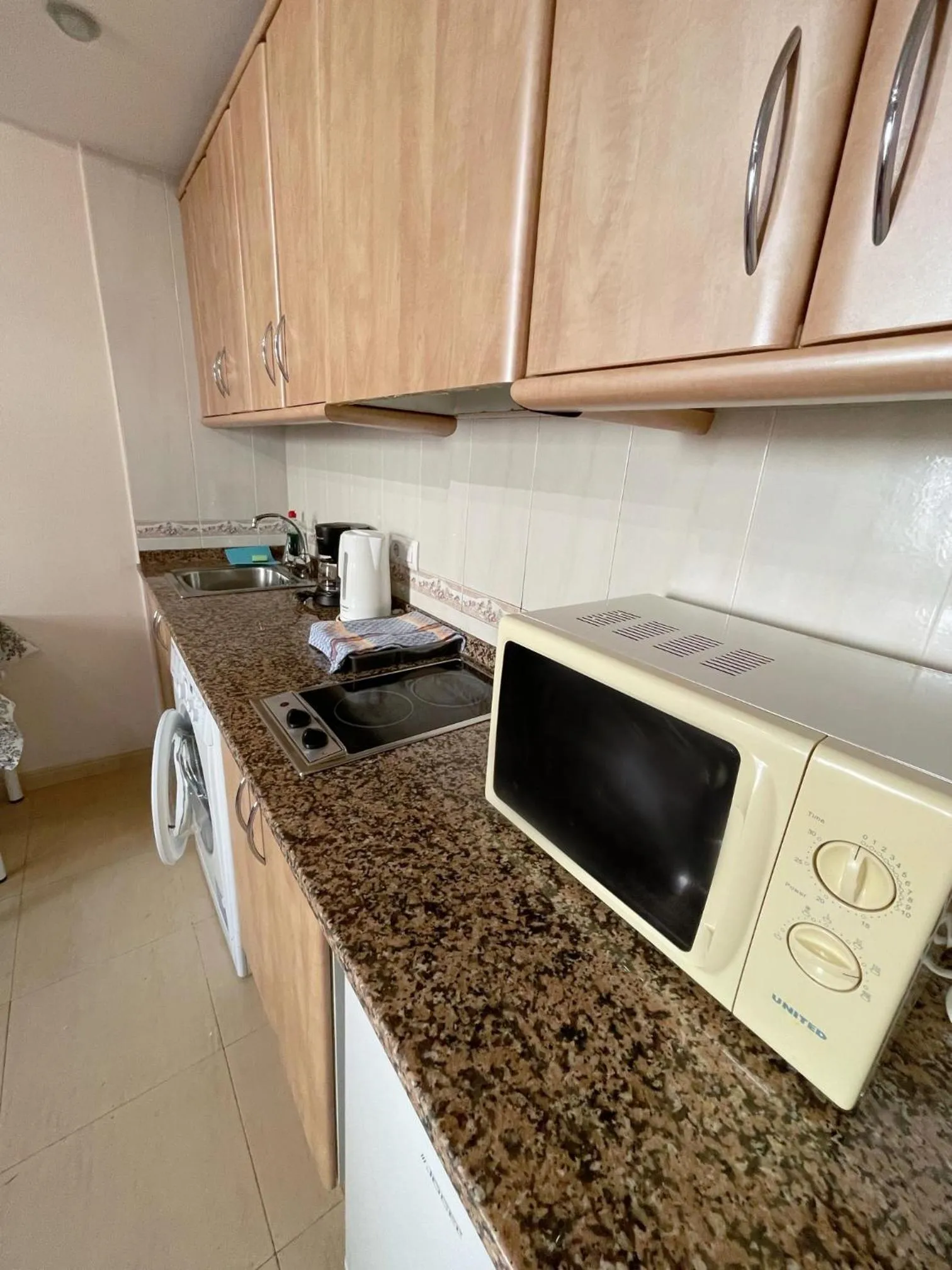 Coffee/tea facilities in Royal Inn Aparthotel