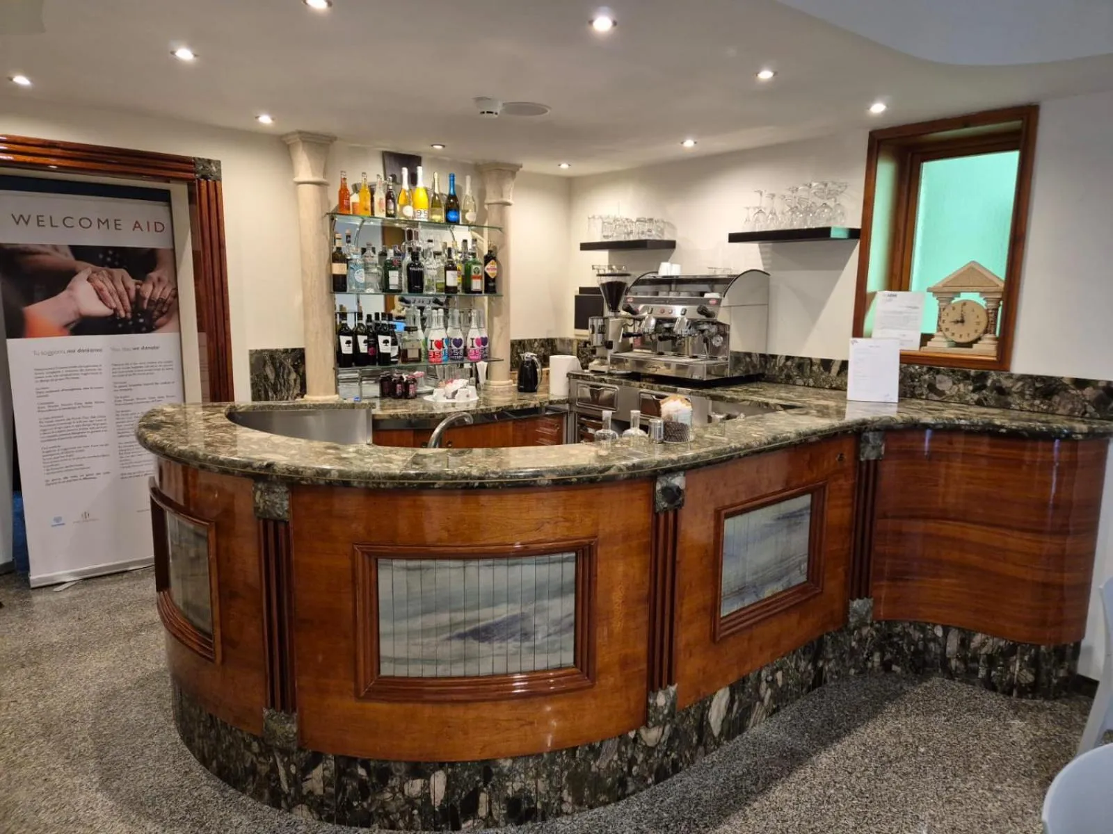 Restaurant/places to eat in Phi Hotel Ambra