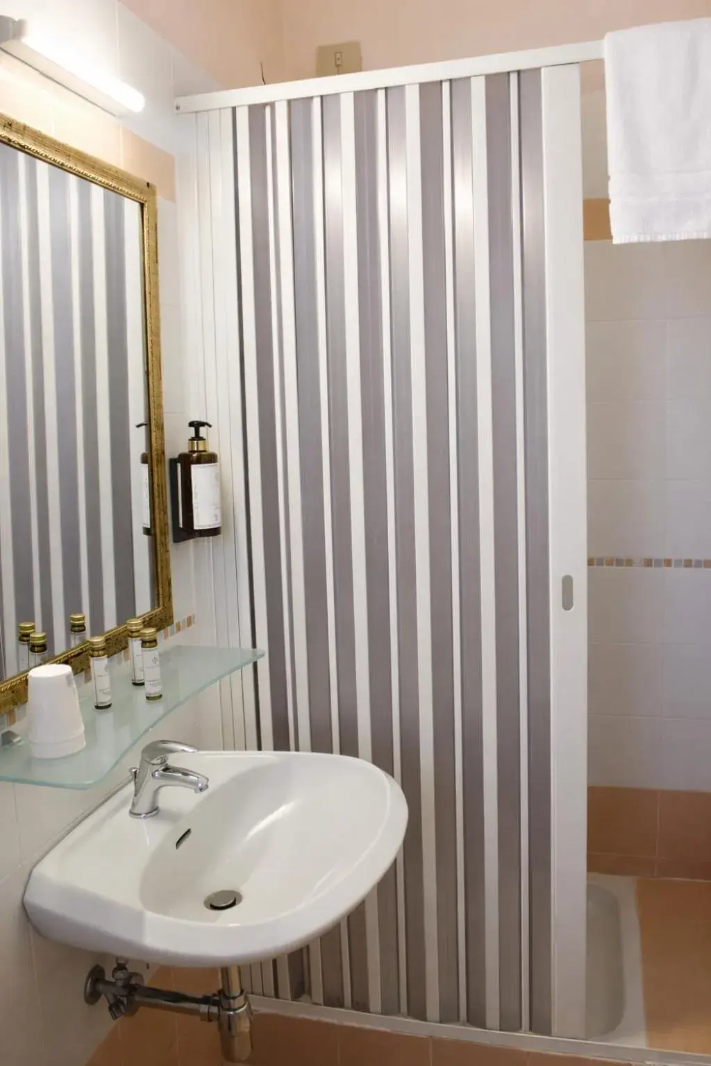 Bathroom in Phi Hotel Ambra Bathroom in Phi Hotel Ambra