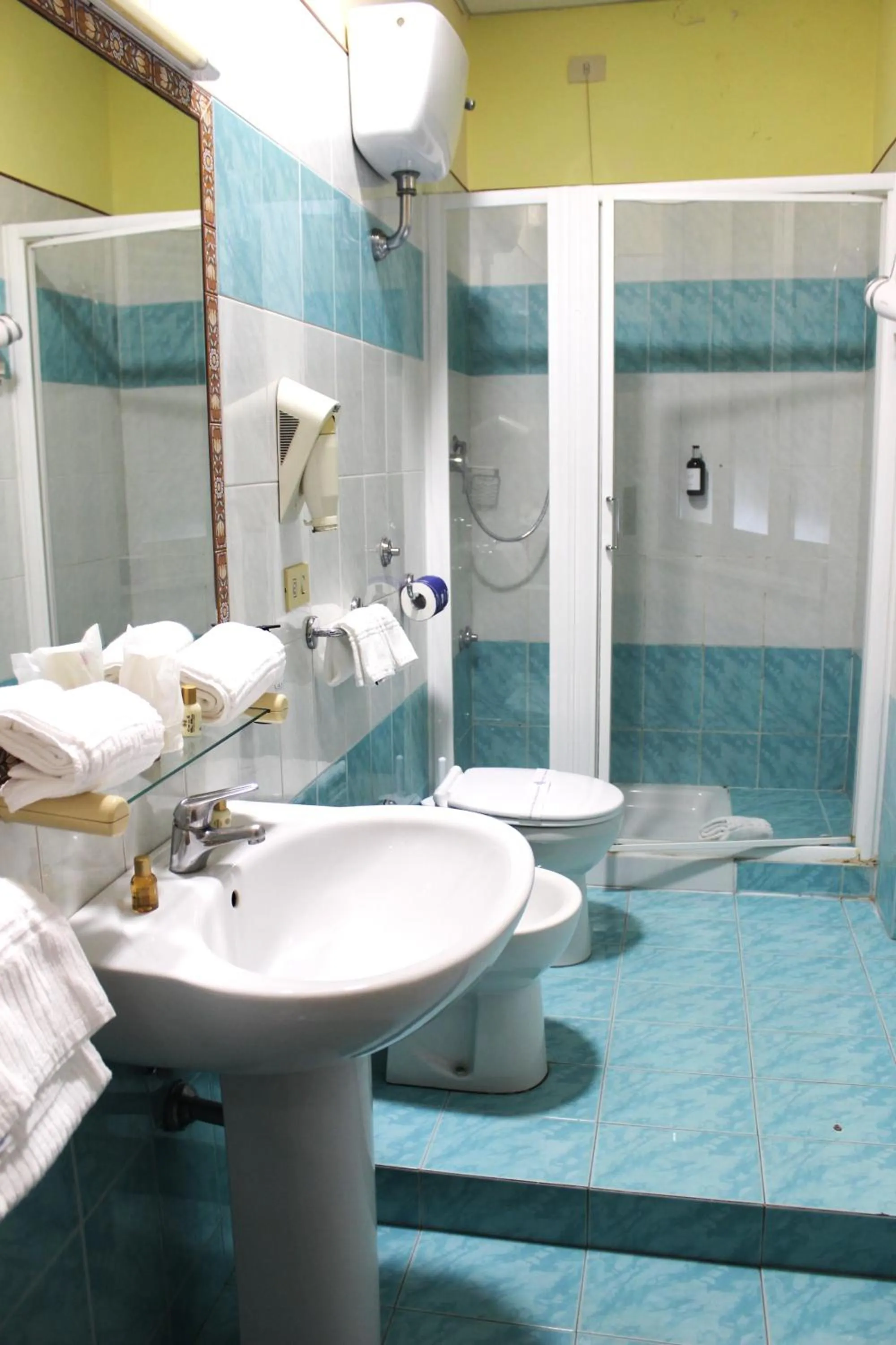 Shower in Phi Hotel Ambra