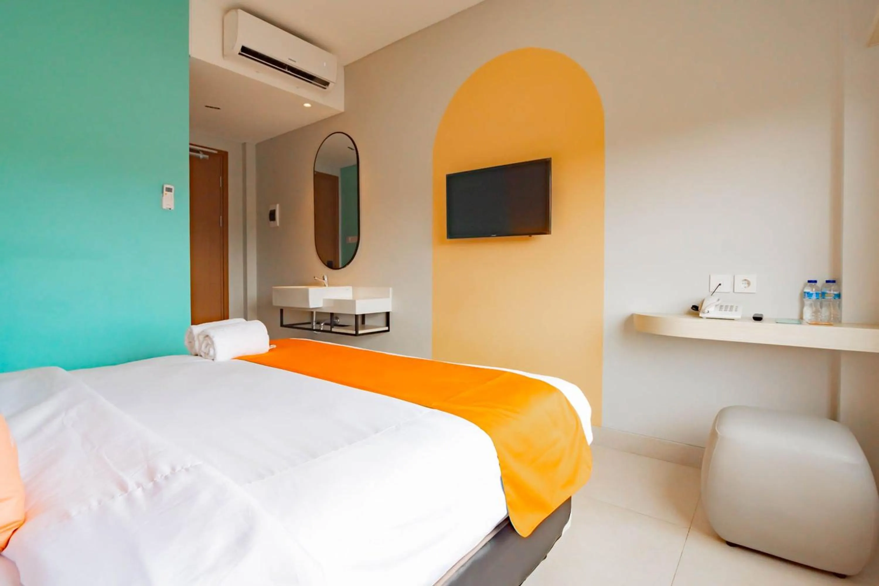 Bedroom, Bed in Sans Hotel Alexander Bandung