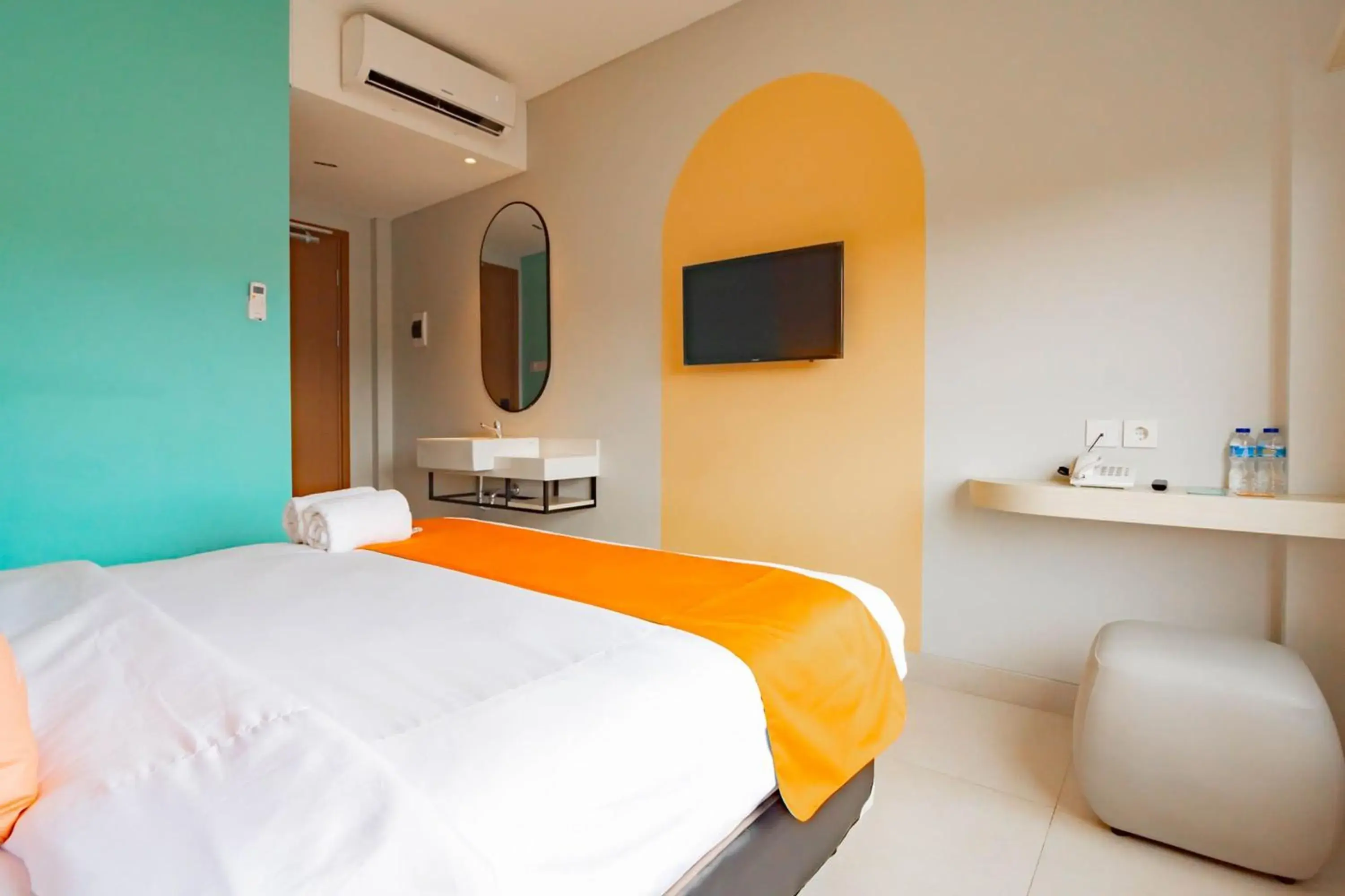 Bedroom, Bed in Sans Hotel Alexander Bandung Bedroom, Bed in Sans Hotel Alexander Bandung