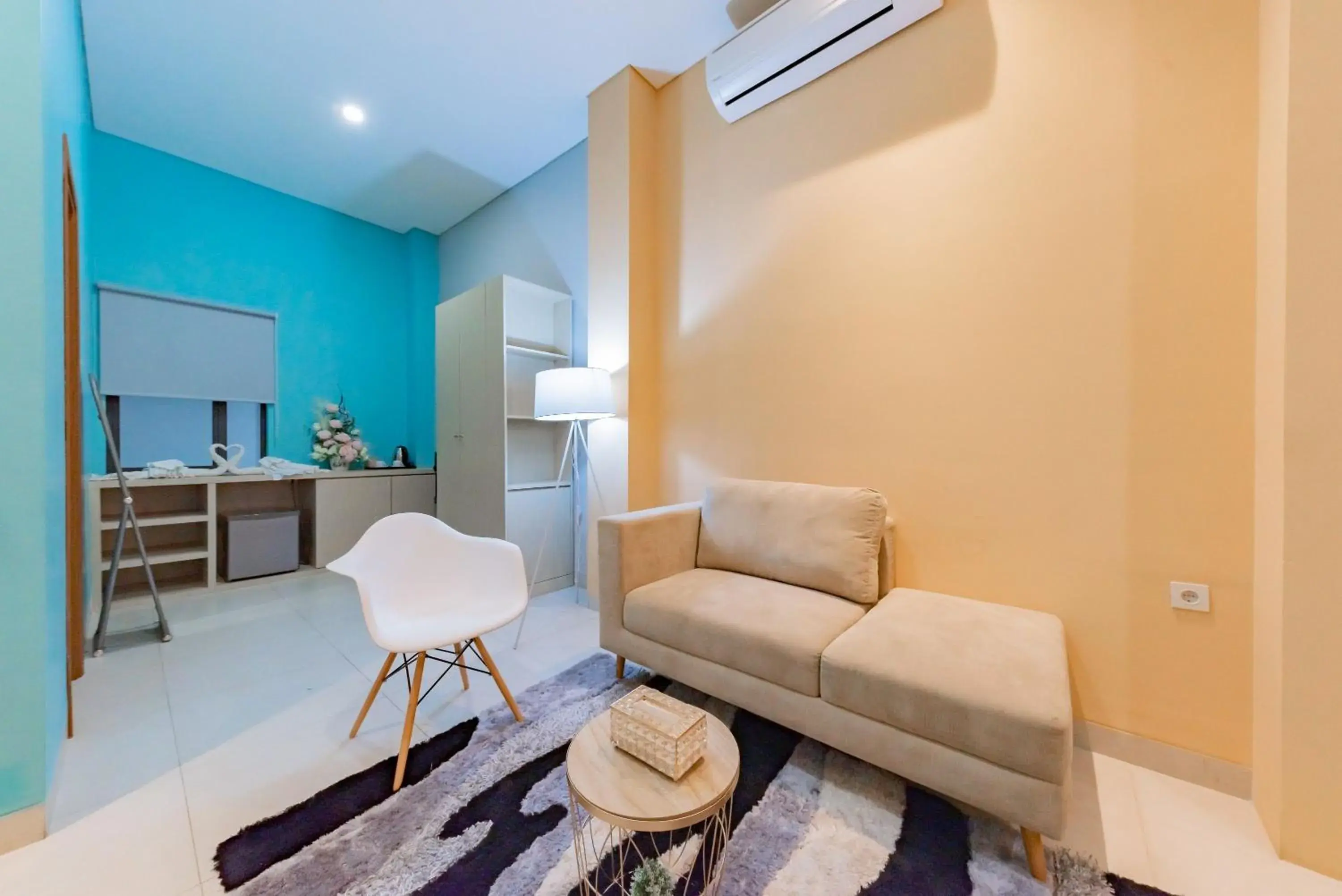 Living room in Sans Hotel Alexander Bandung Living room in Sans Hotel Alexander Bandung