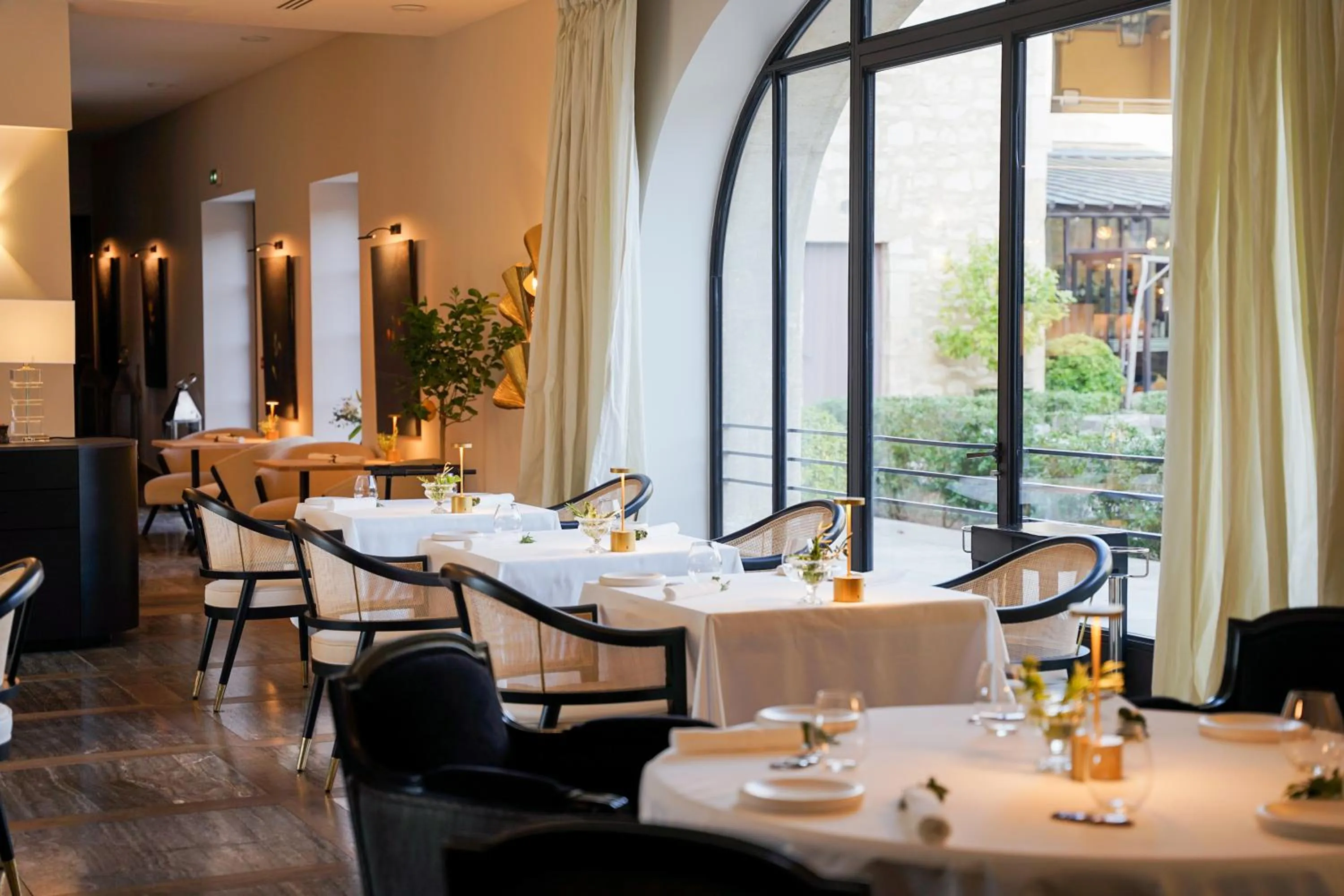 Restaurant/places to eat in Domaine De Manville