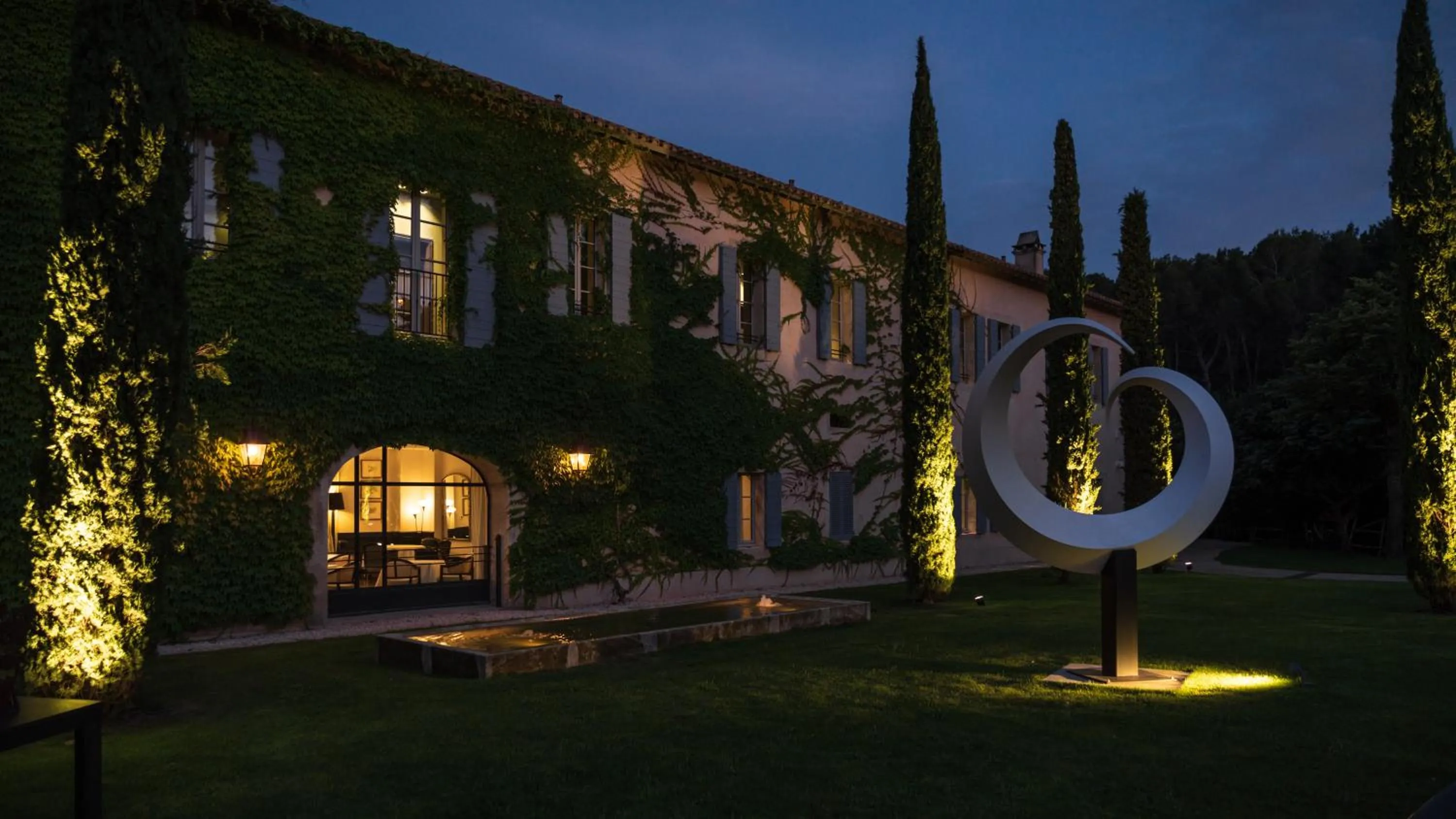 Property building in Domaine De Manville