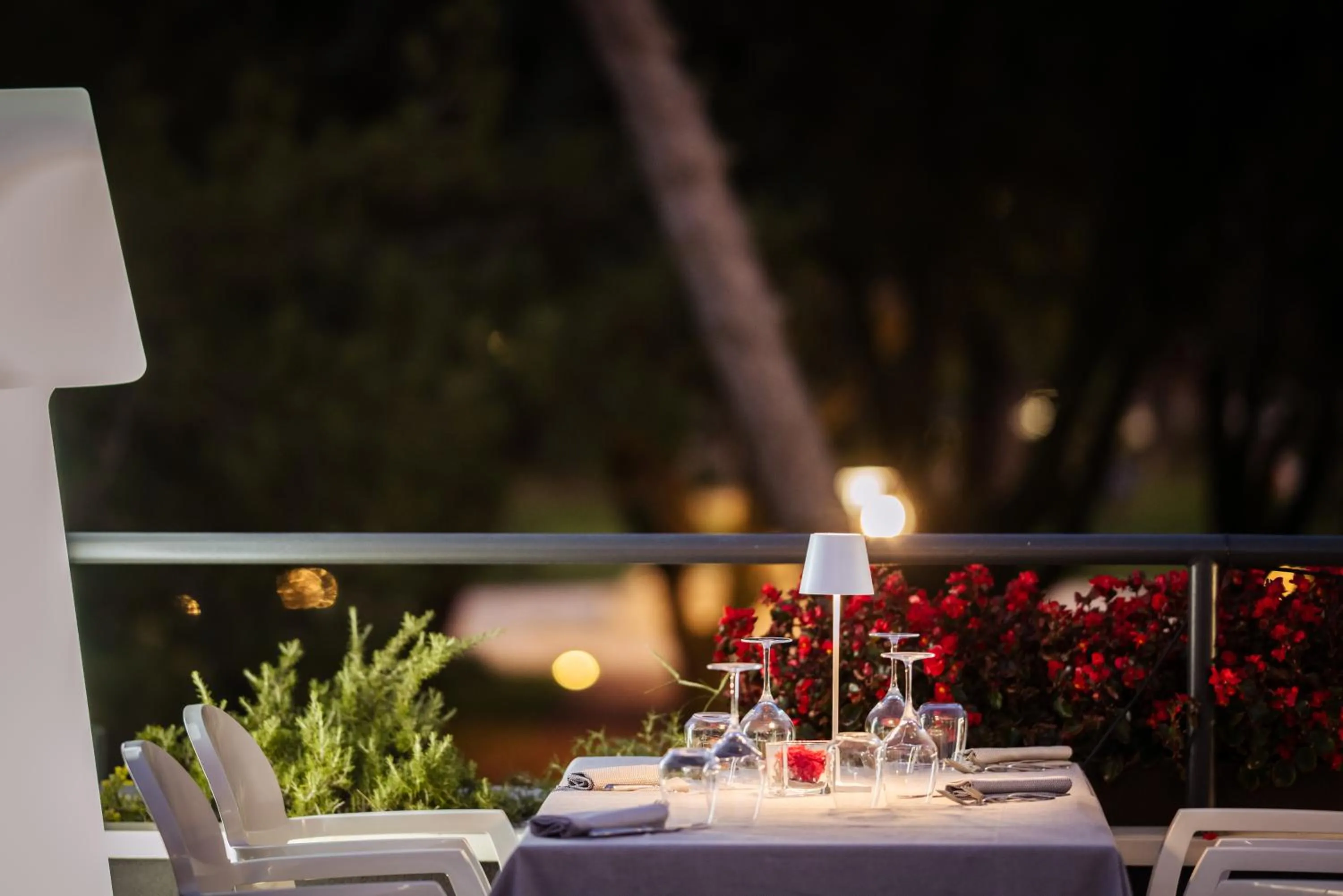 Restaurant/places to eat in Raffaello Hotel & Mooka Restaurant