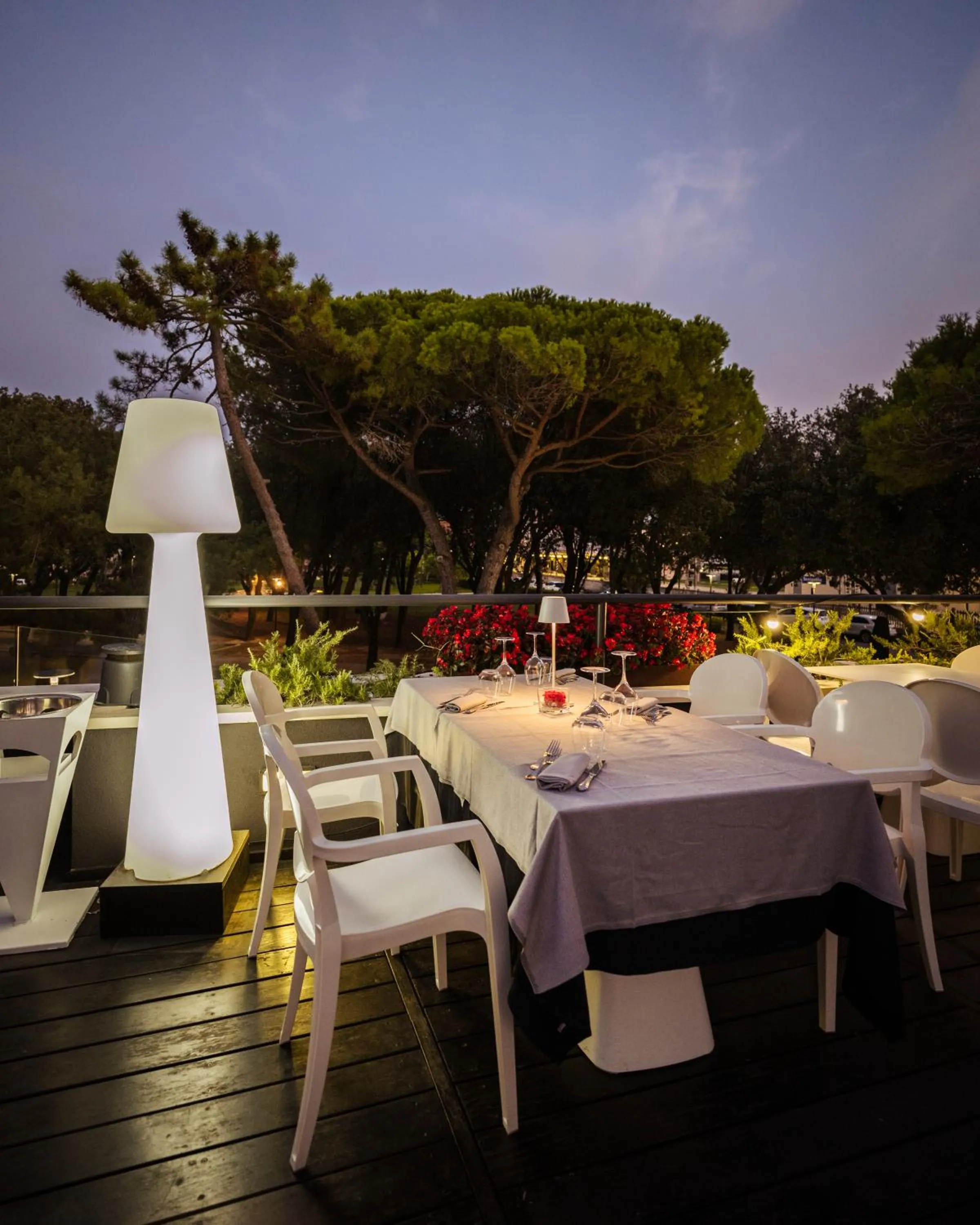 Restaurant/places to eat in Raffaello Hotel & Mooka Restaurant