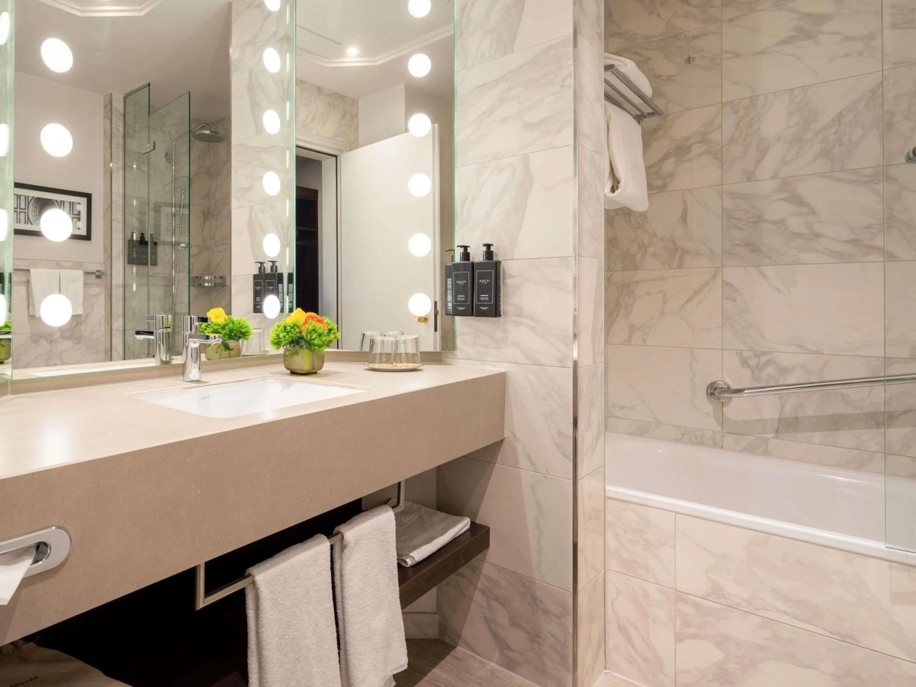 Bedroom in Cerretani Hotel Firenze - MGallery Collection