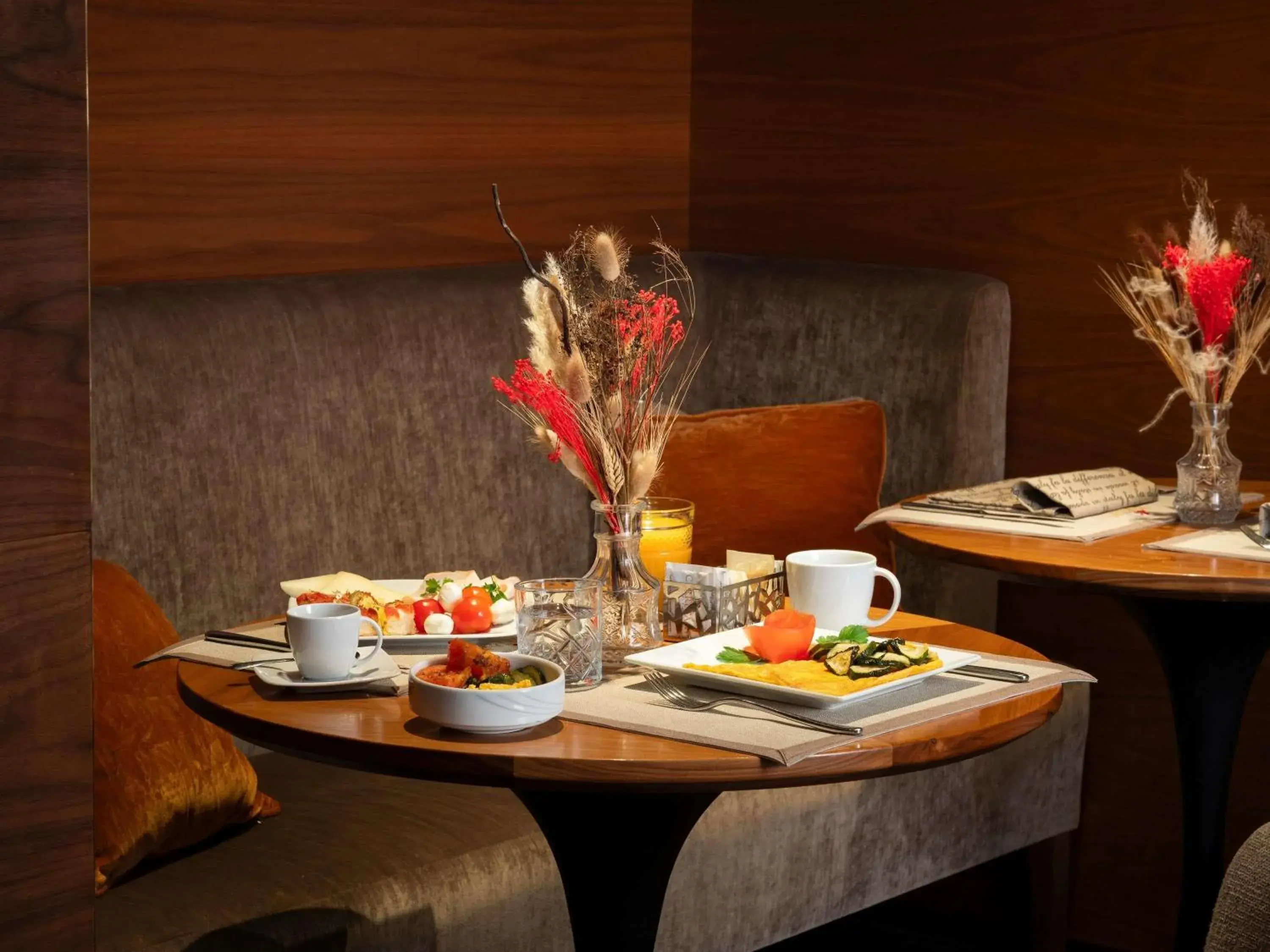 Lounge or bar in Cerretani Hotel Firenze - MGallery Collection Lounge or bar in Cerretani Hotel Firenze - MGallery Collection