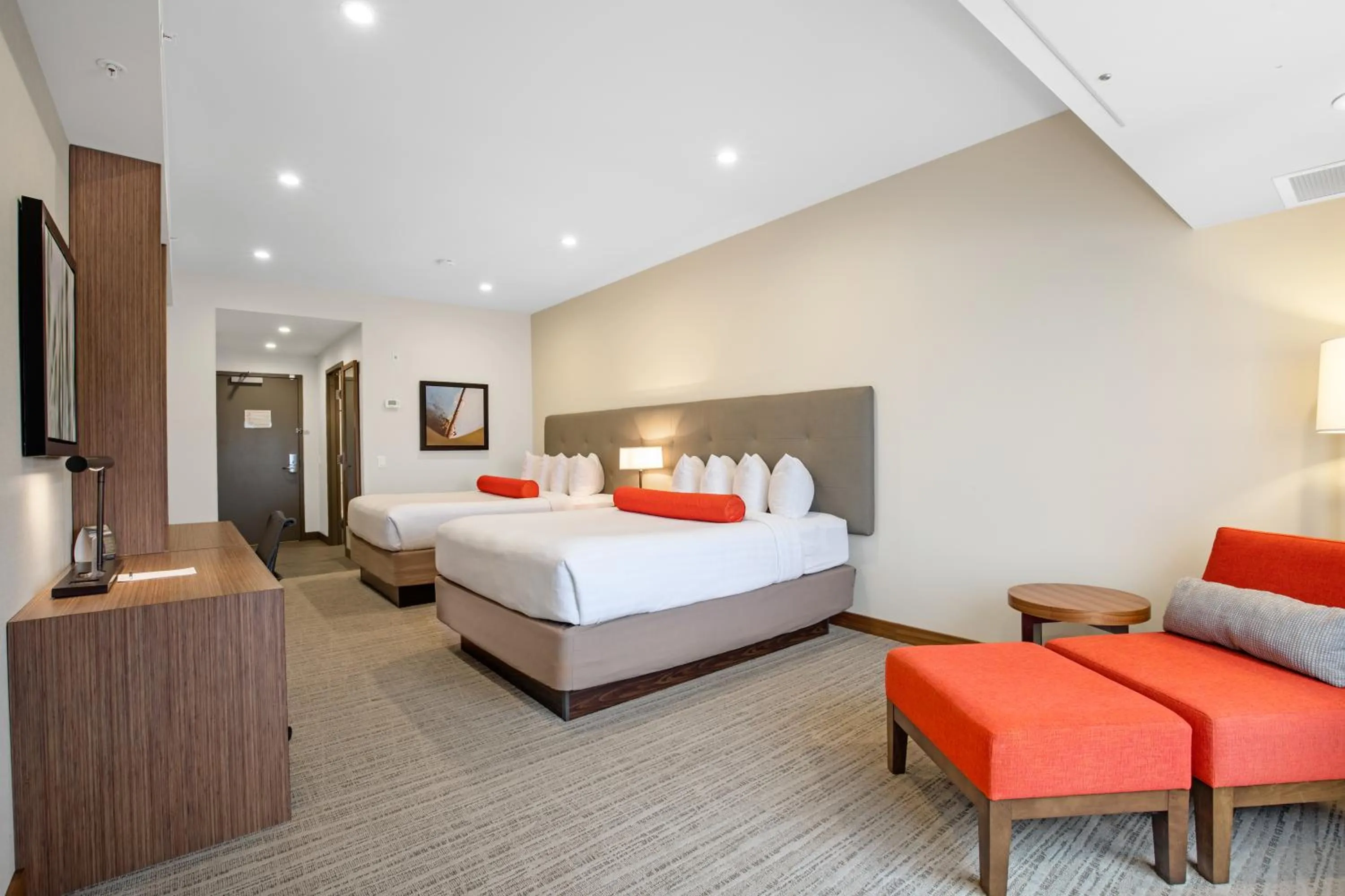 Bed in Mountain View Inn & Suites