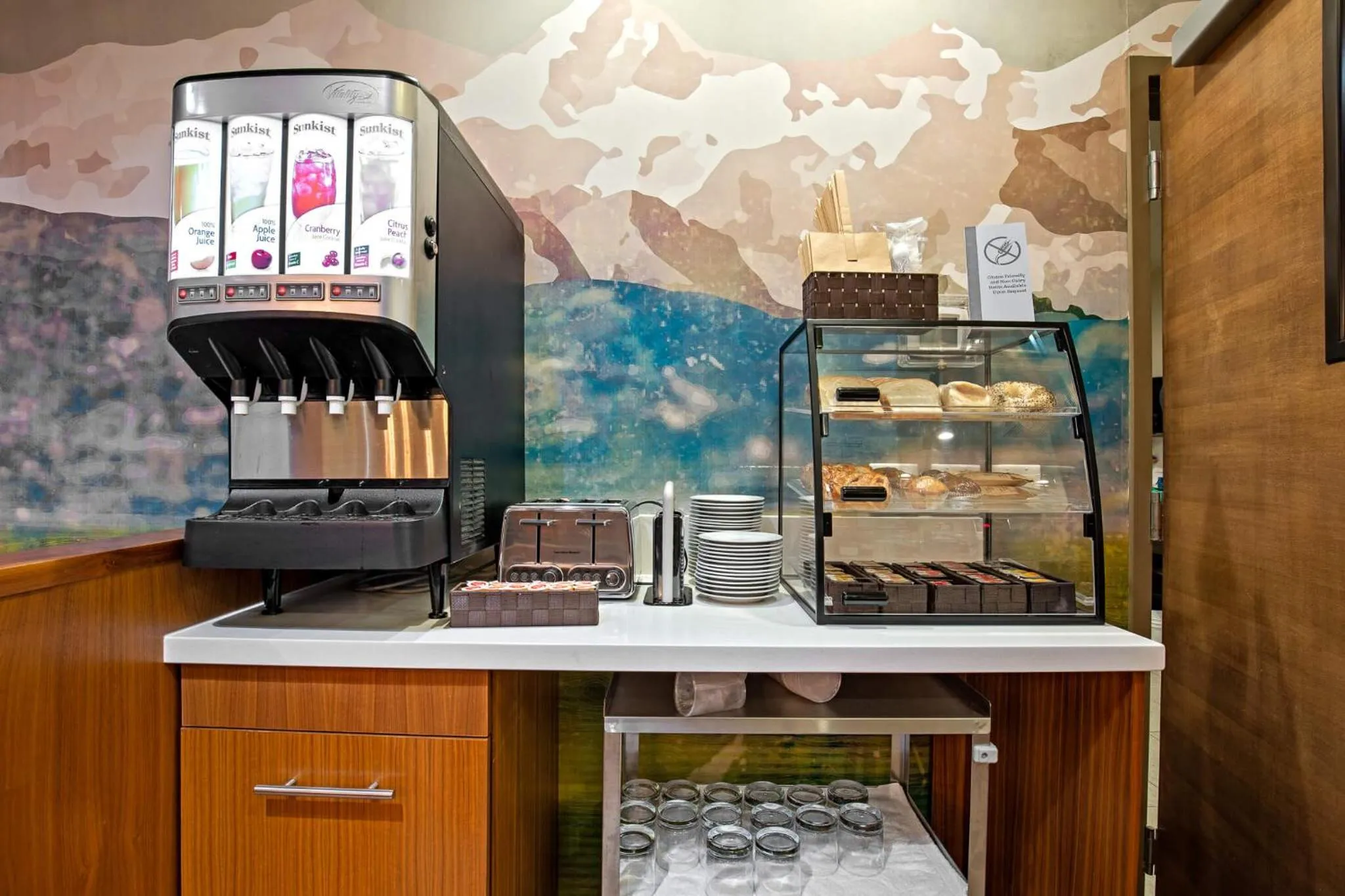 Breakfast in Mountain View Inn & Suites