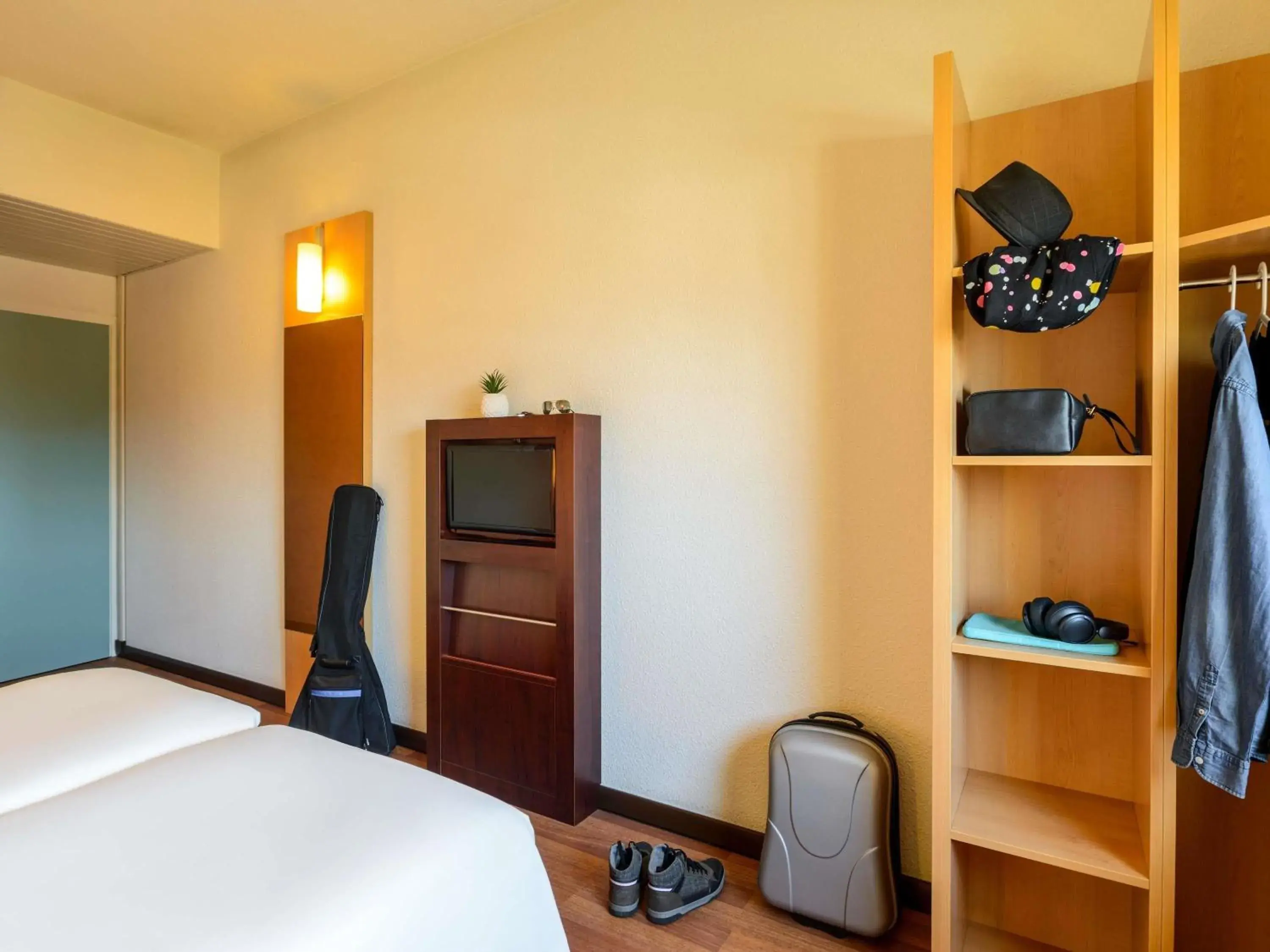 Bedroom, Bed in Hotel Ibis Milano Malpensa Bedroom, Bed in Hotel Ibis Milano Malpensa