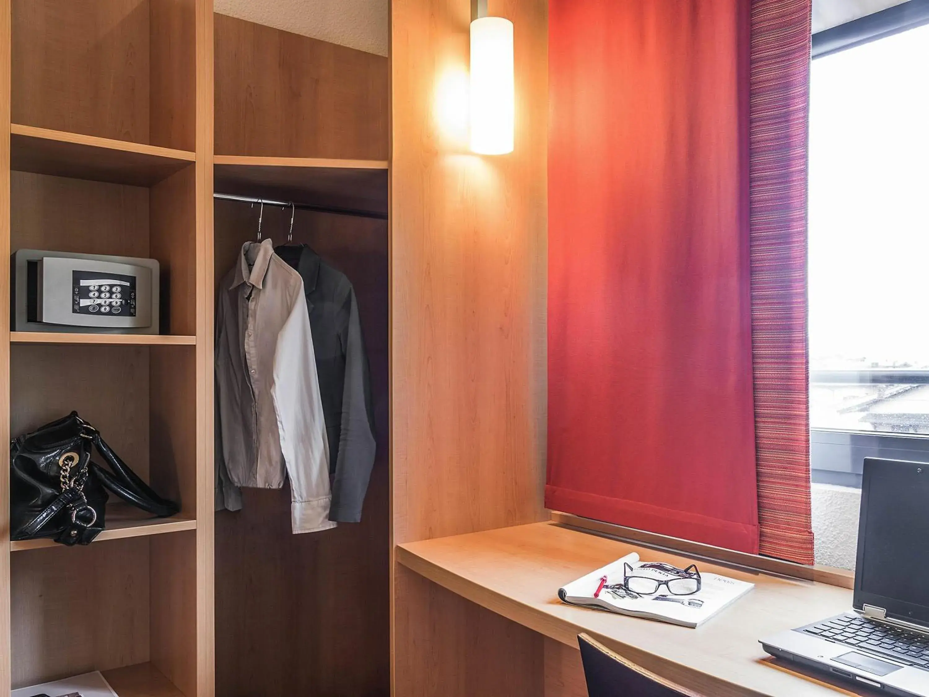 Bedroom in Hotel Ibis Milano Malpensa Bedroom in Hotel Ibis Milano Malpensa