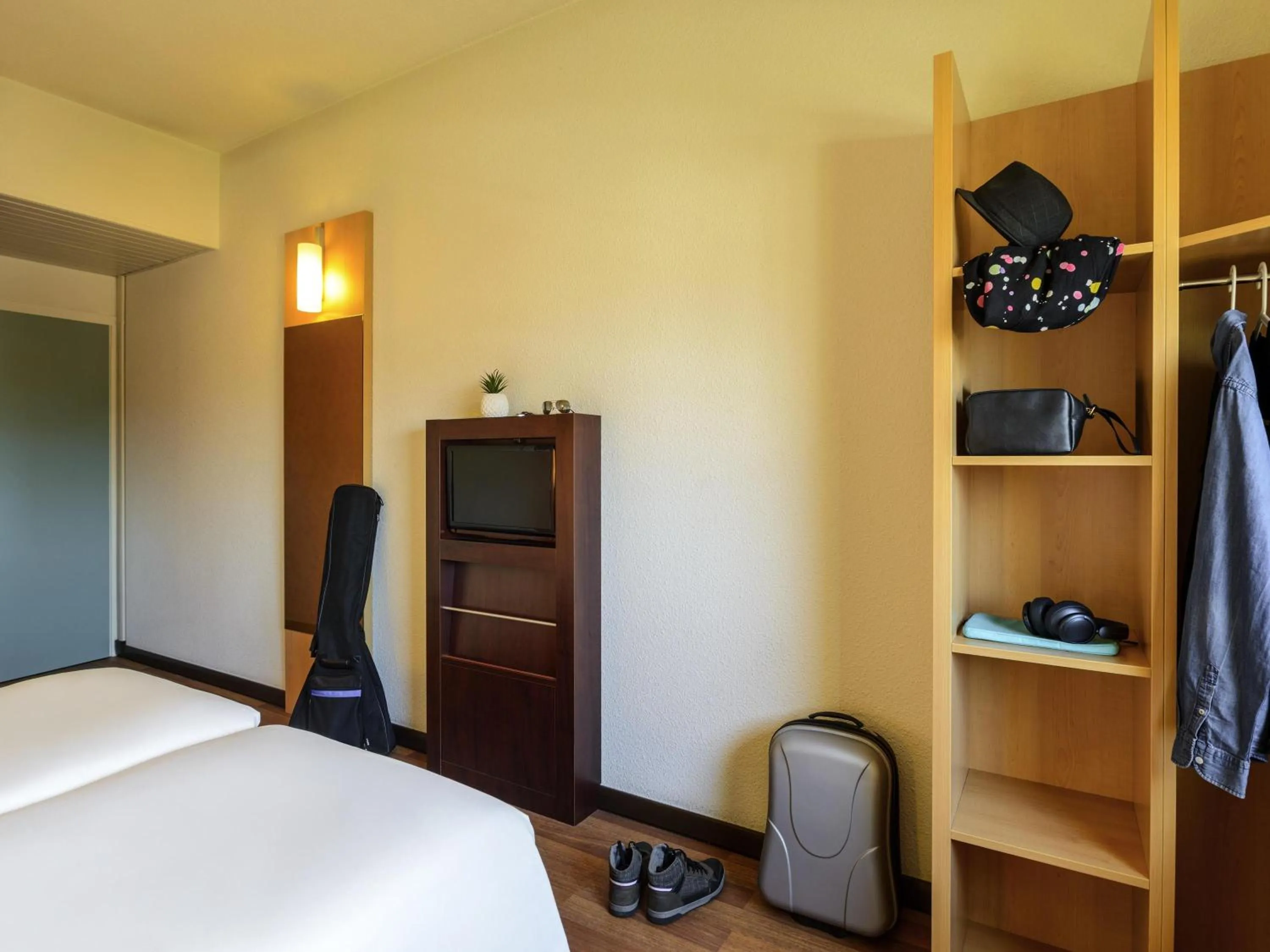 Bedroom, Bed in Hotel Ibis Milano Malpensa