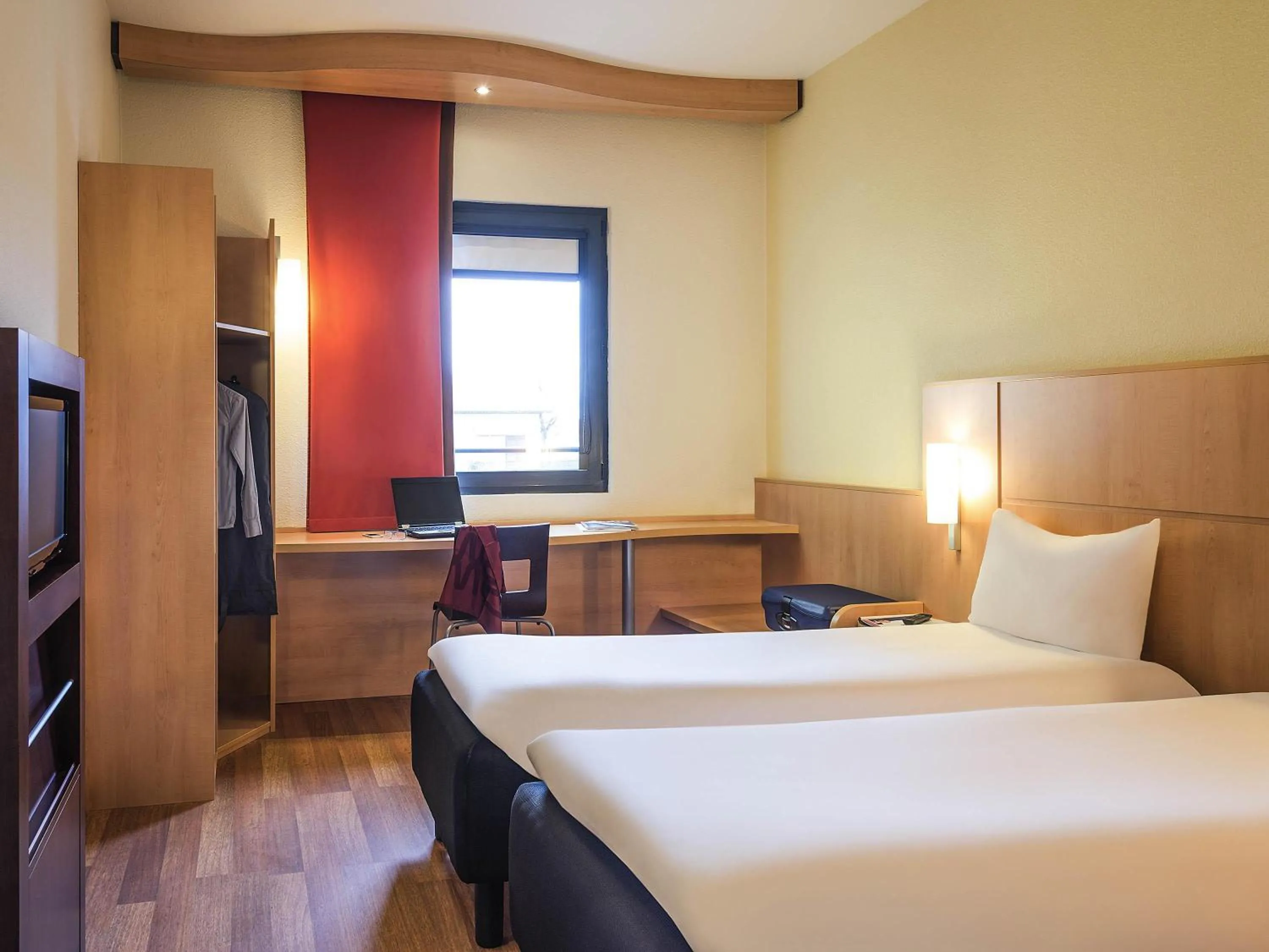 Bedroom, Bed in Hotel Ibis Milano Malpensa