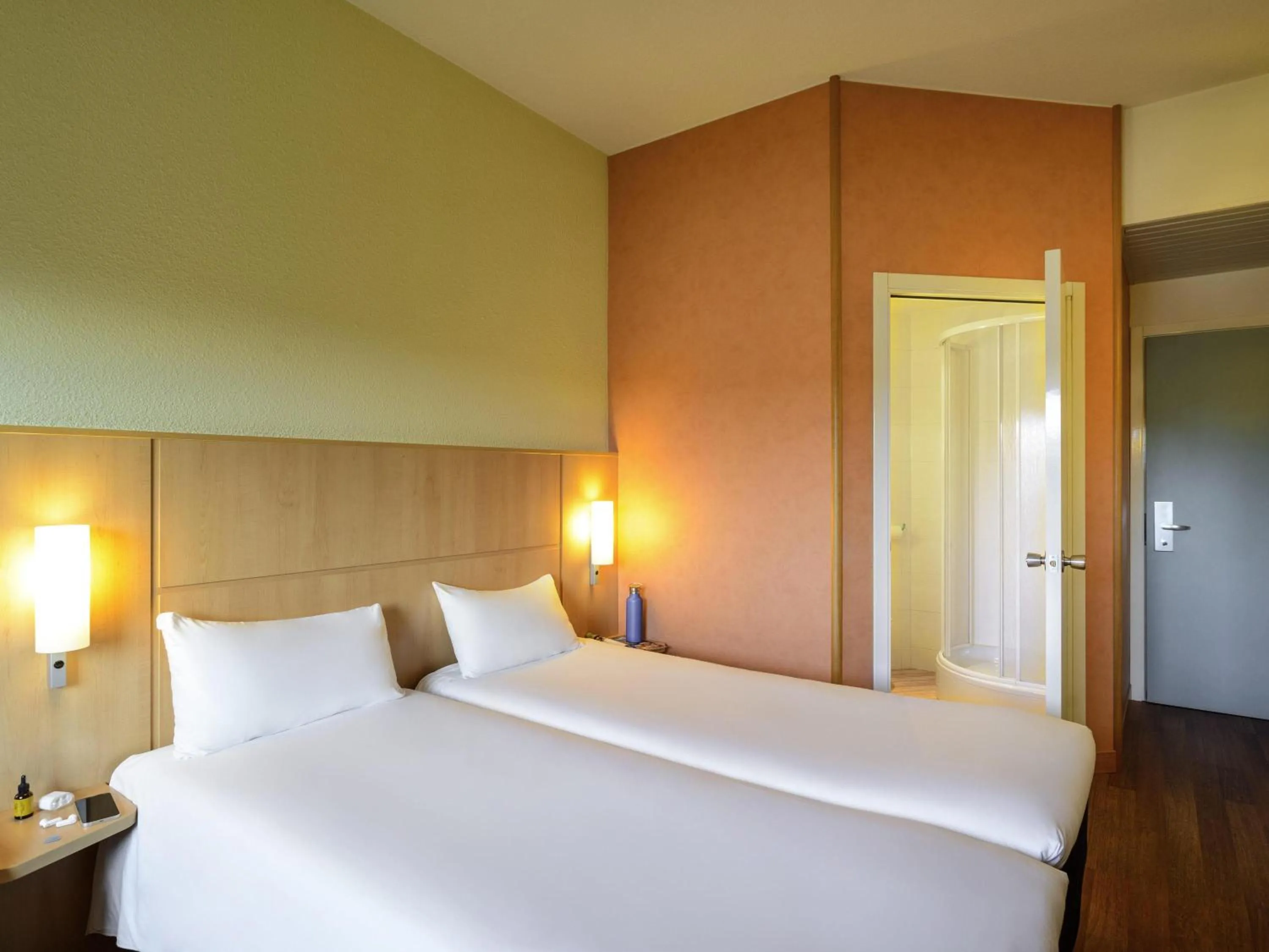 Bedroom, Bed in Hotel Ibis Milano Malpensa