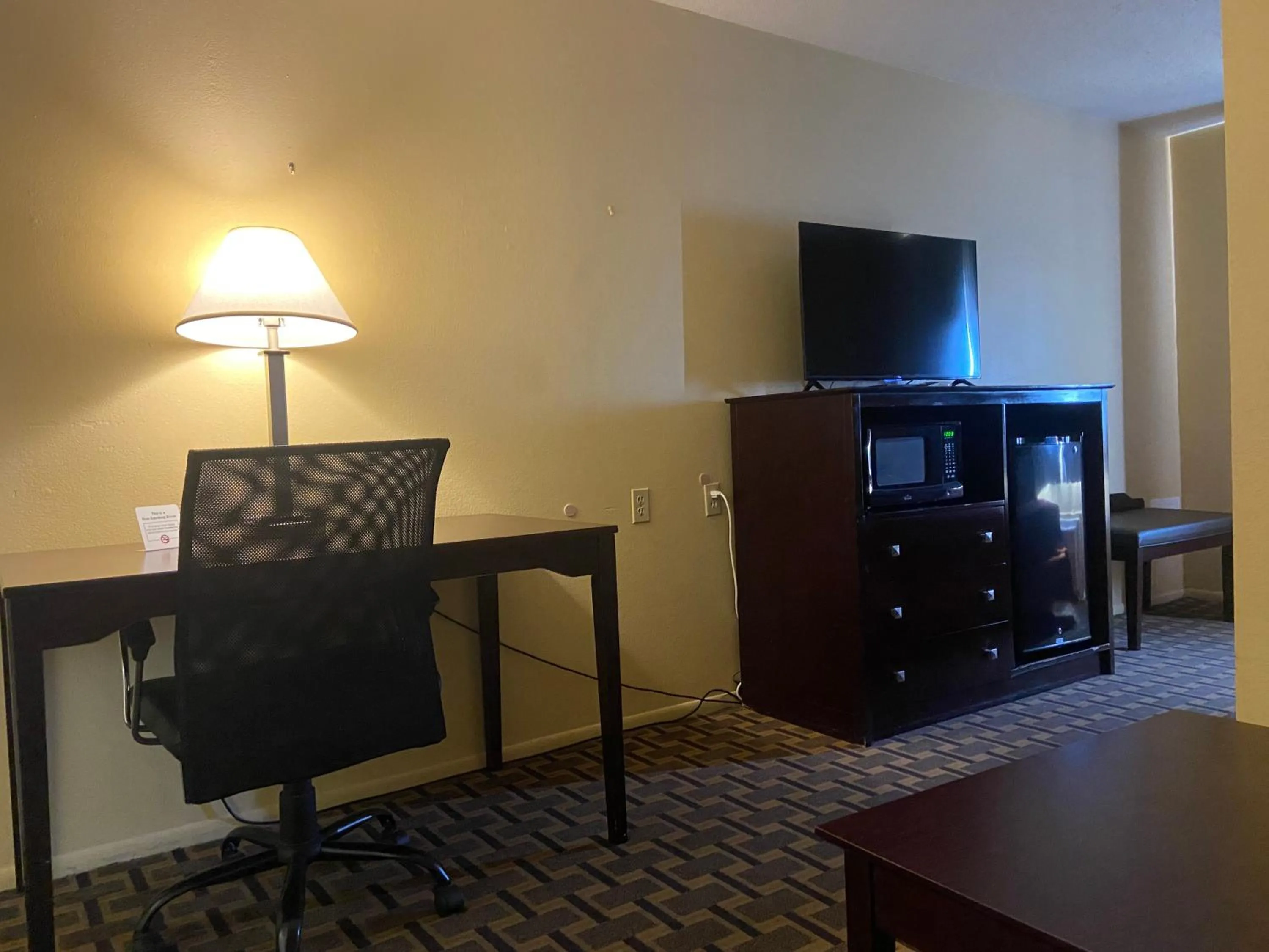 TV and multimedia in Super 8 by Wyndham Lebanon