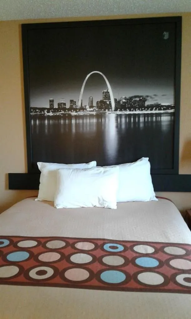 Bed in Super 8 by Wyndham Lebanon