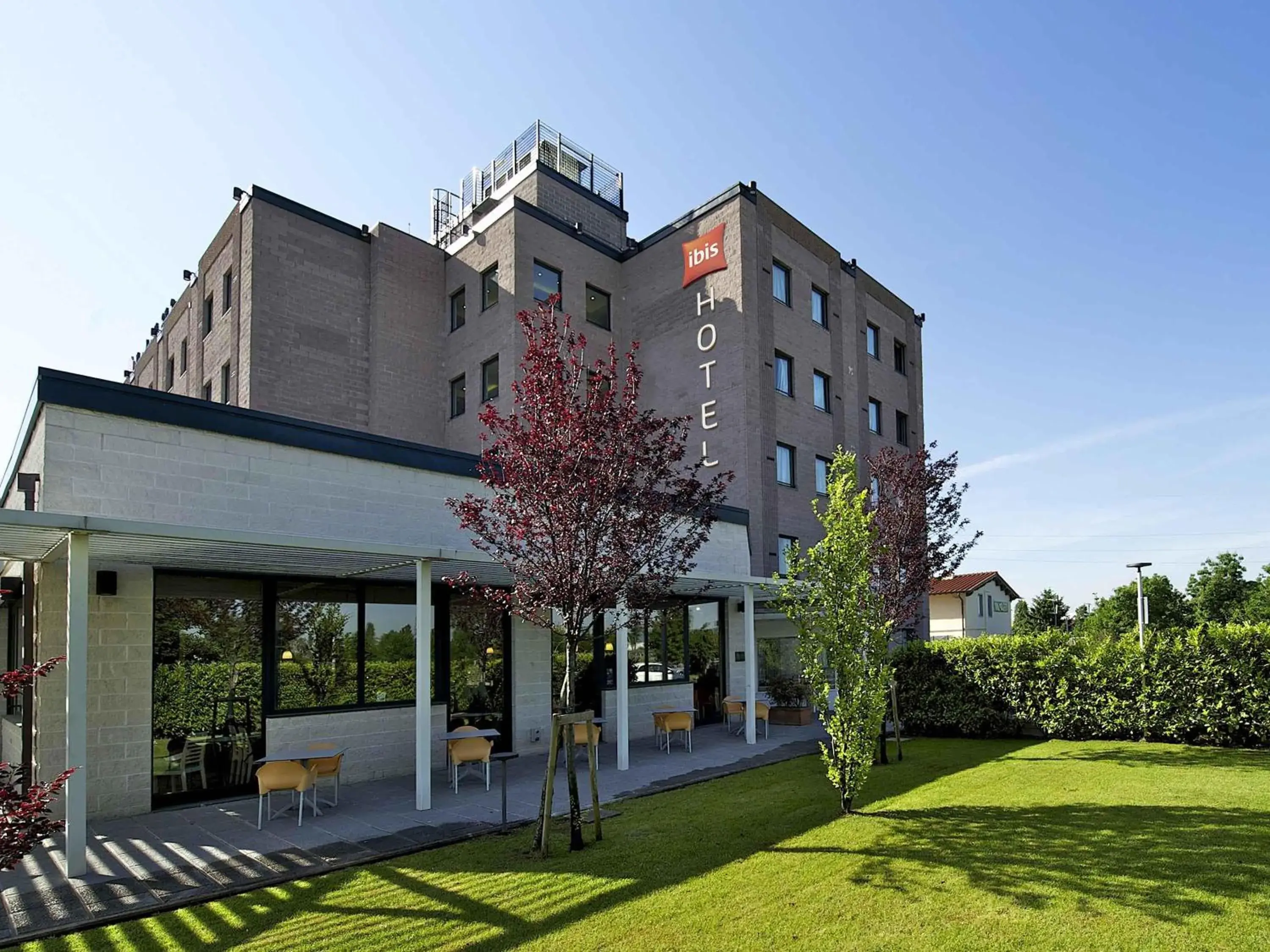 Property building in Hotel Ibis Firenze Prato Est Property building in Hotel Ibis Firenze Prato Est