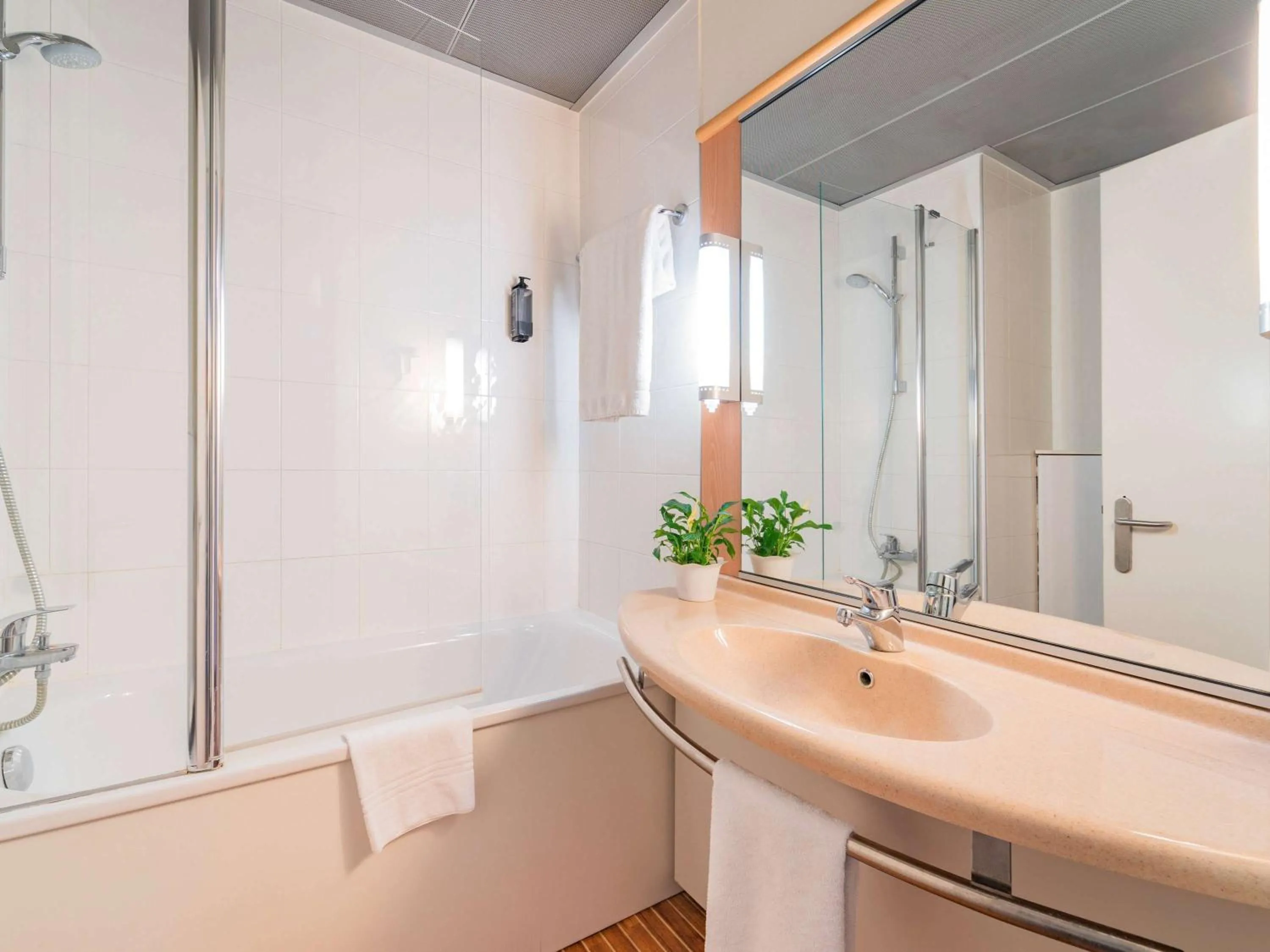 Bathroom in Hotel Ibis Milano Ca' Granda