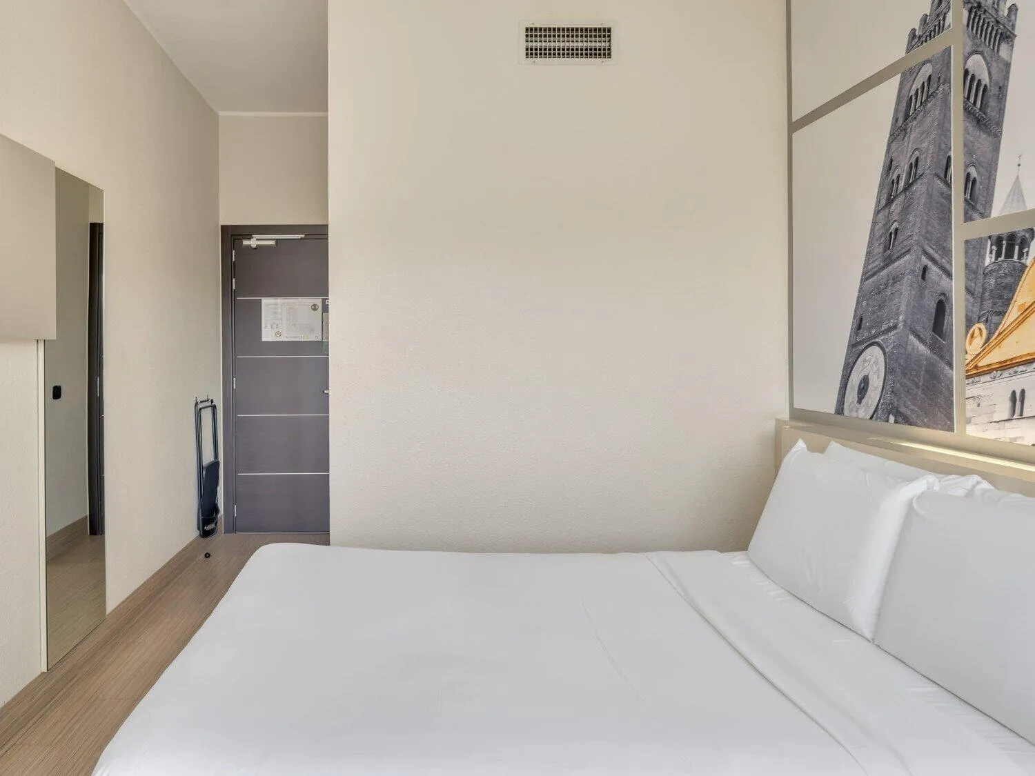 Photo of the whole room, Bed in B&B Hotel Cremona