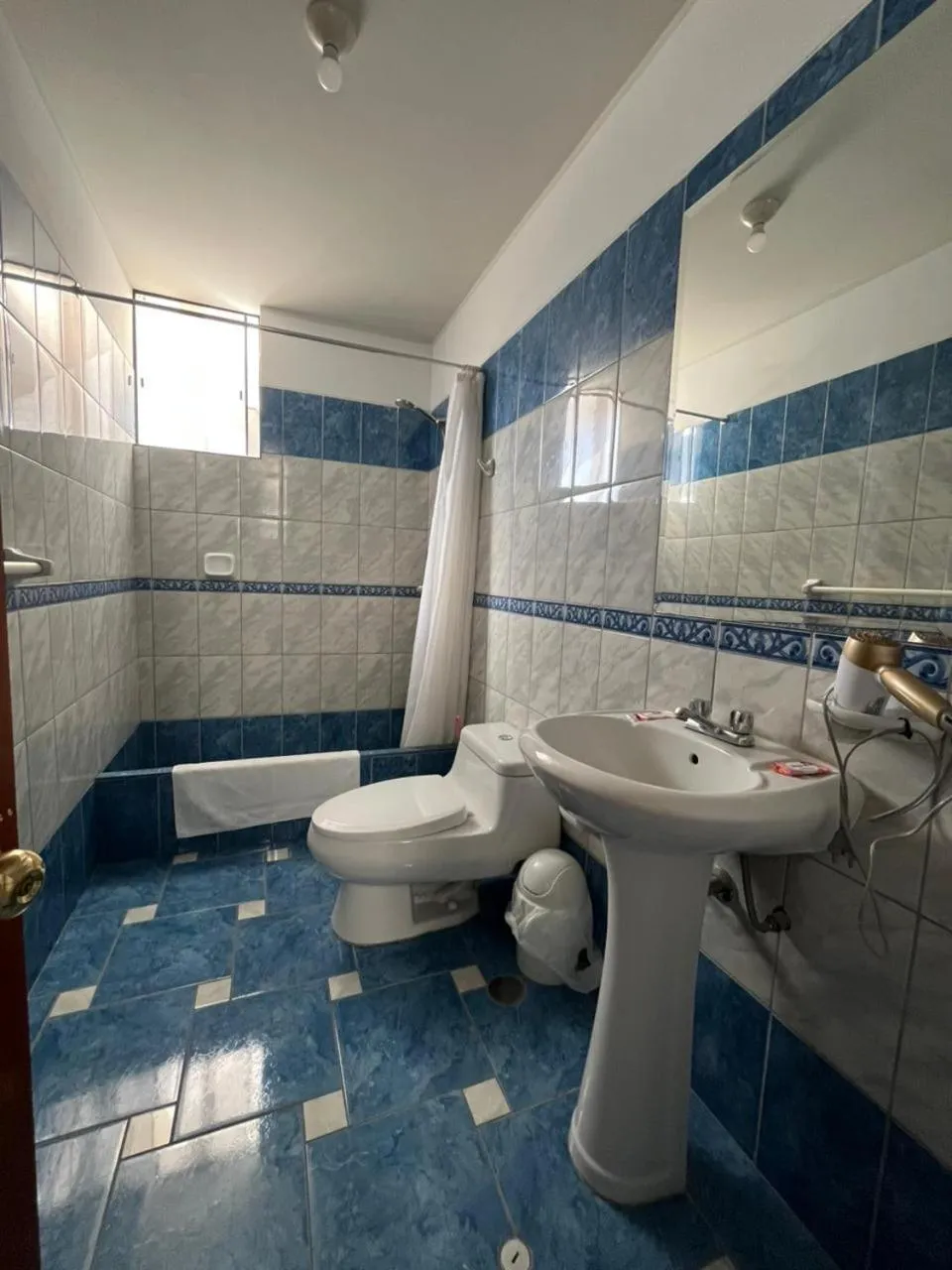 Shower in HOTEL AREQUIPA