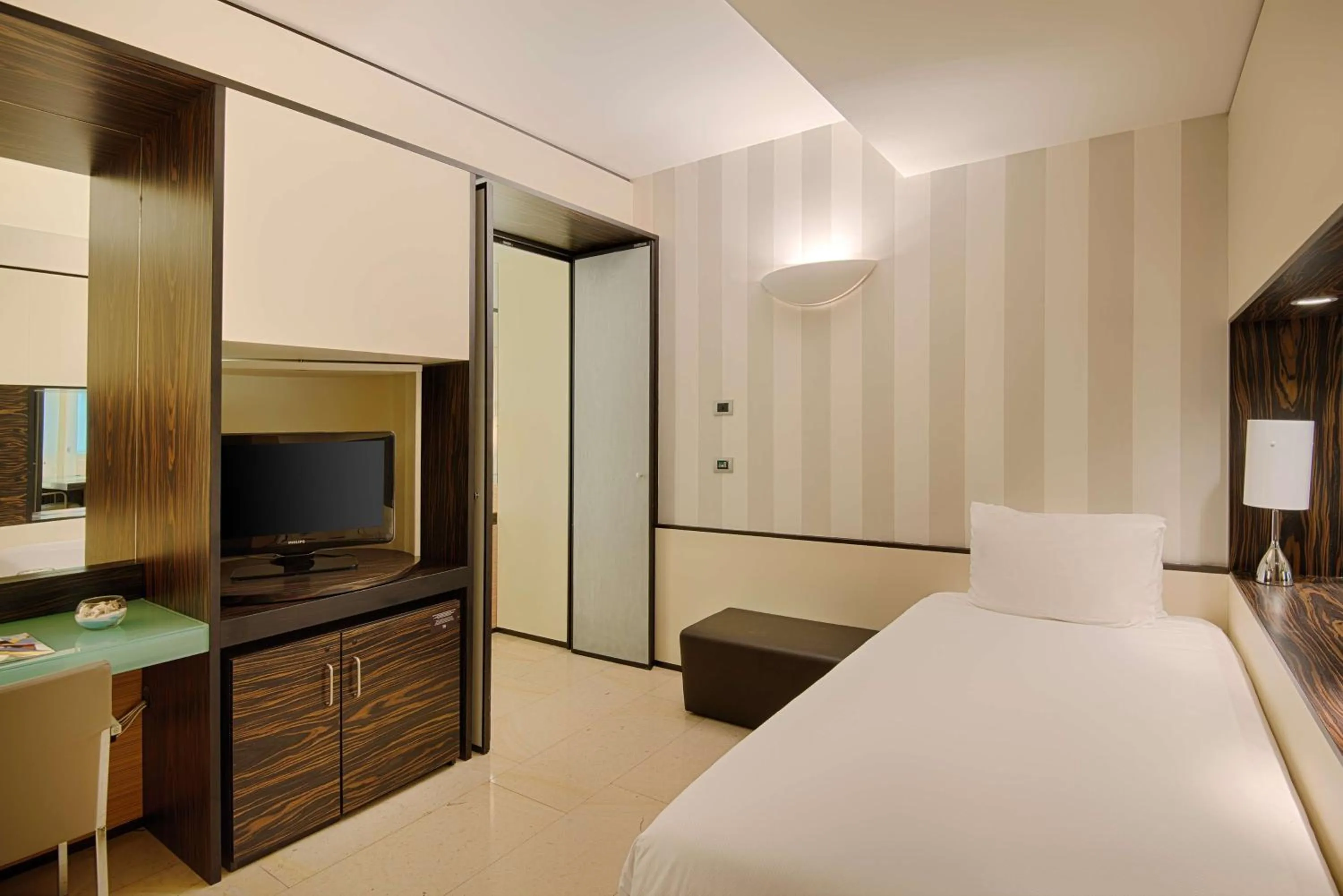 Photo of the whole room in NH Venezia Laguna Palace