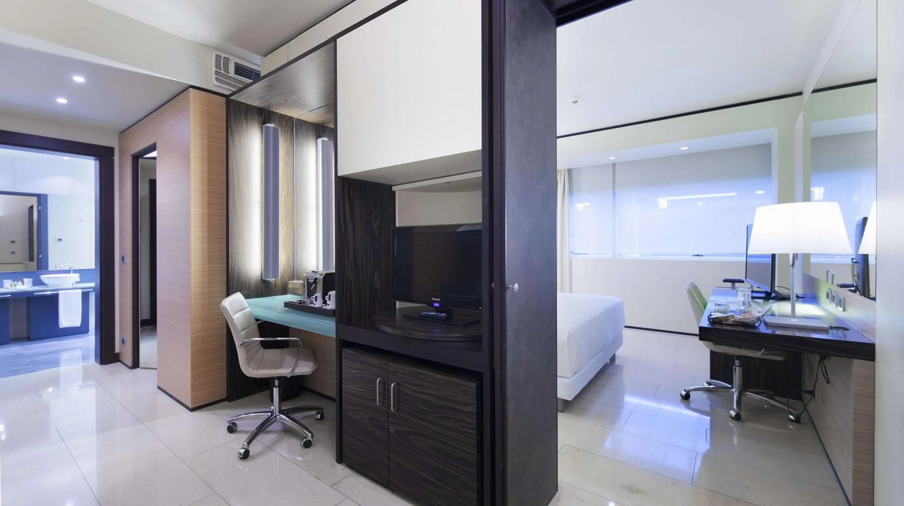 Photo of the whole room in NH Venezia Laguna Palace