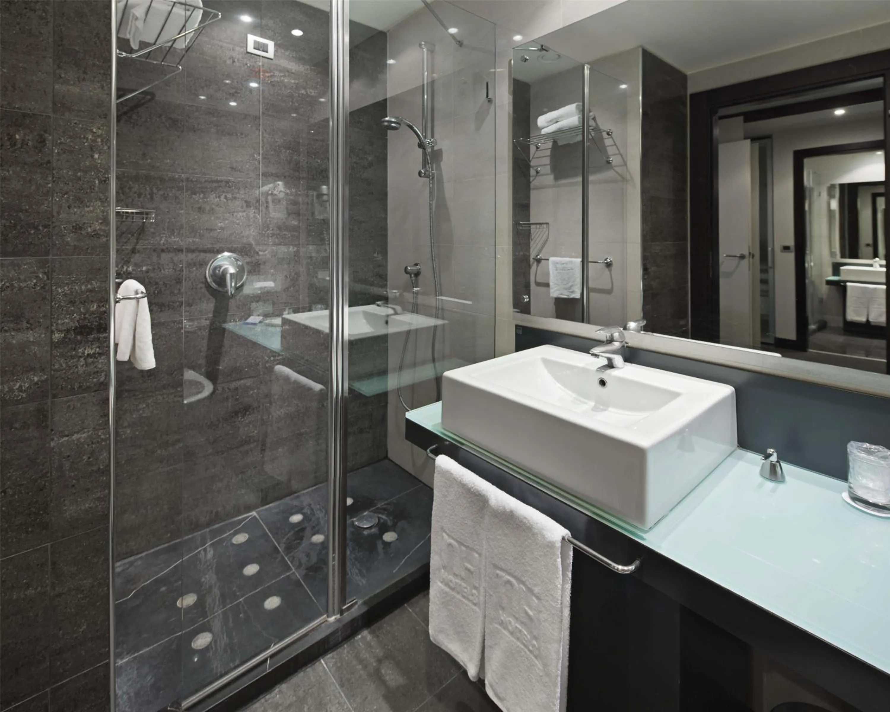 Bathroom in NH Venezia Laguna Palace