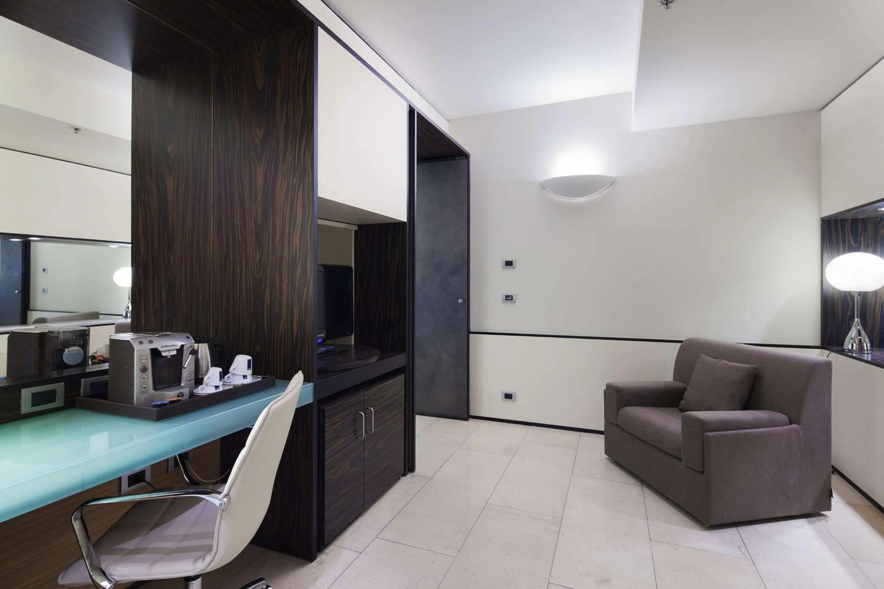 Photo of the whole room in NH Venezia Laguna Palace