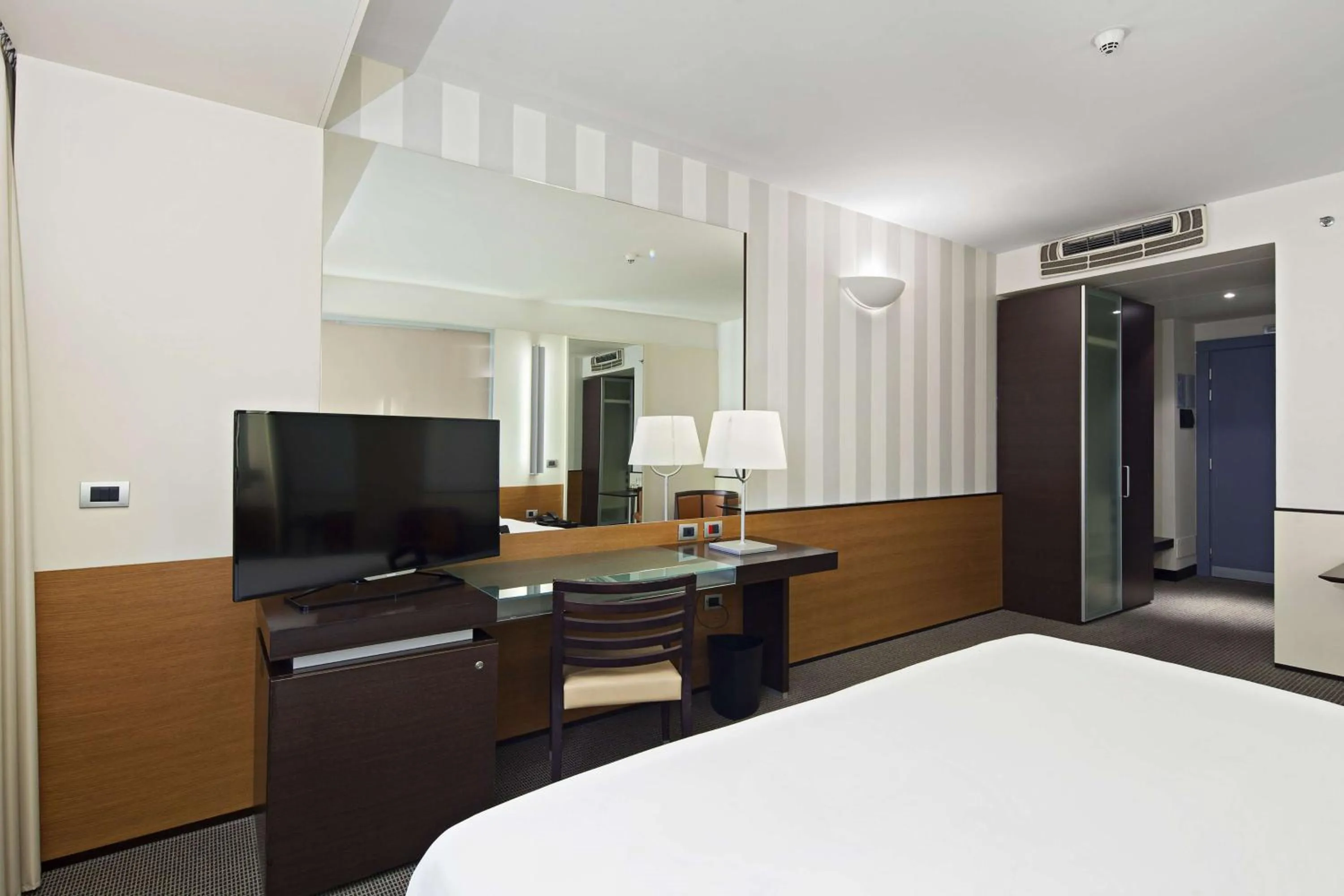 Photo of the whole room in NH Venezia Laguna Palace