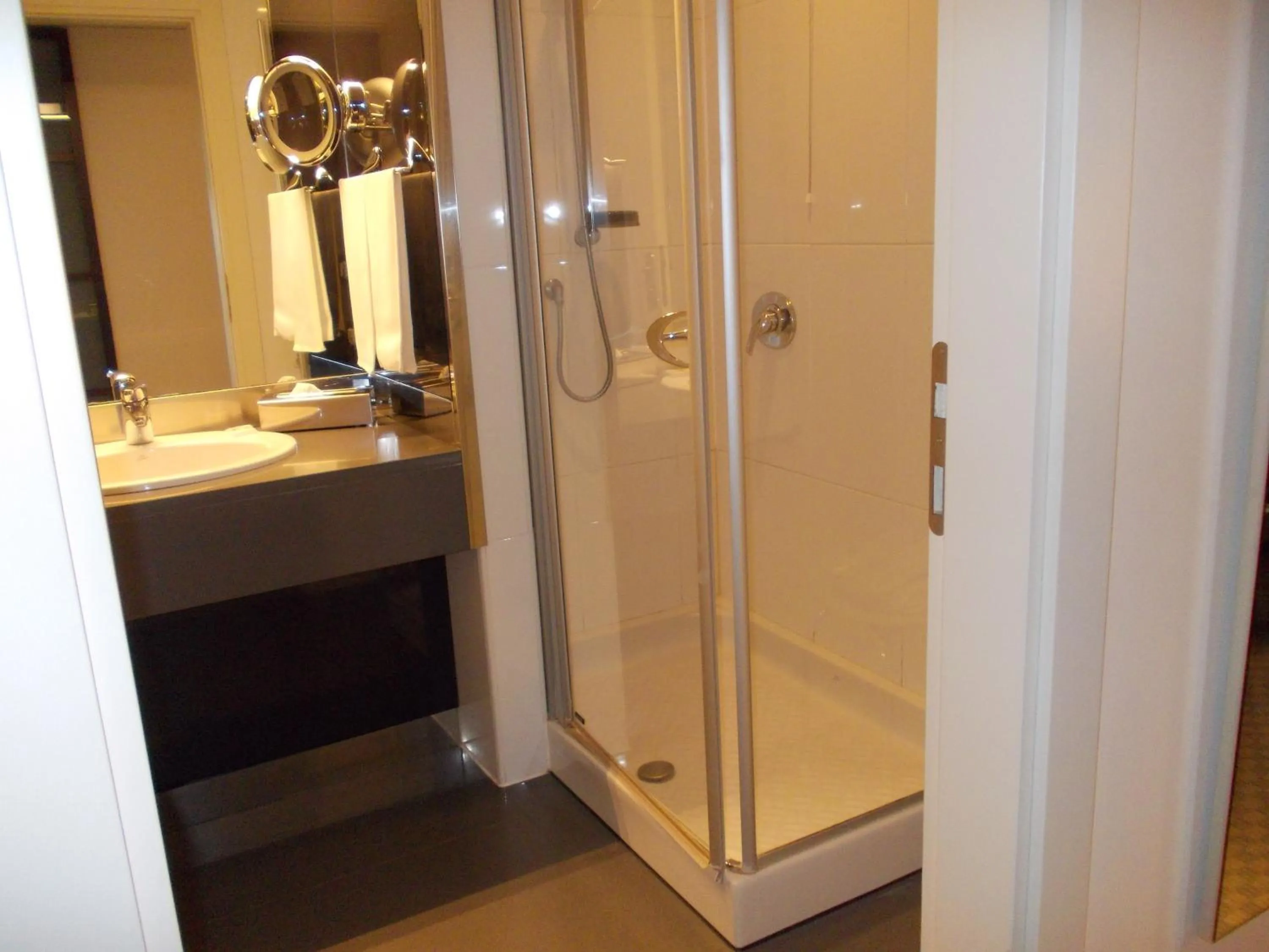 Bathroom in Grand Hotel De La Ville