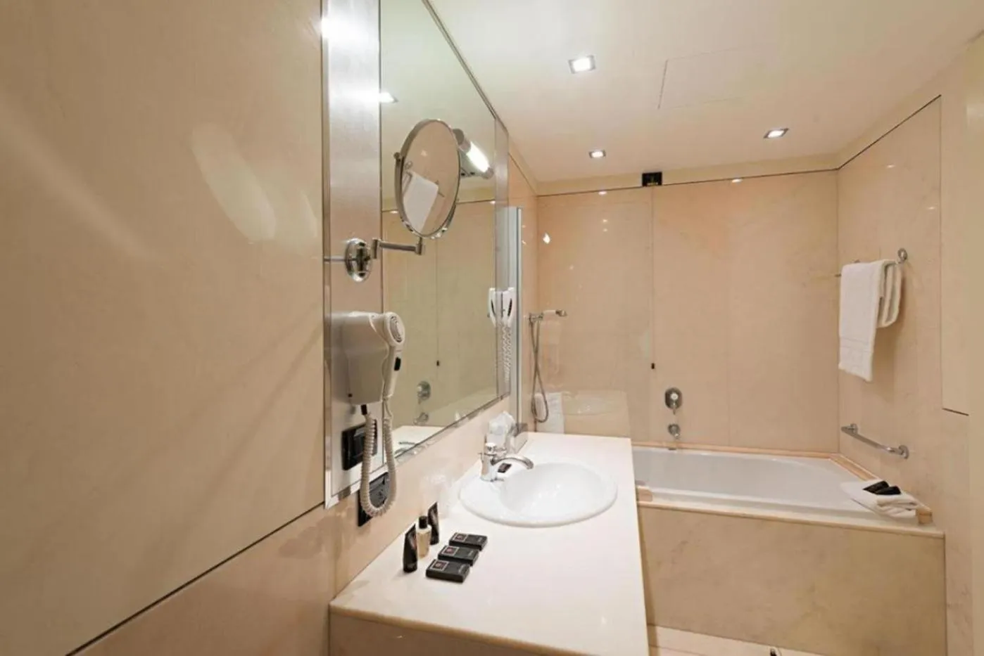 Bathroom in Grand Hotel De La Ville