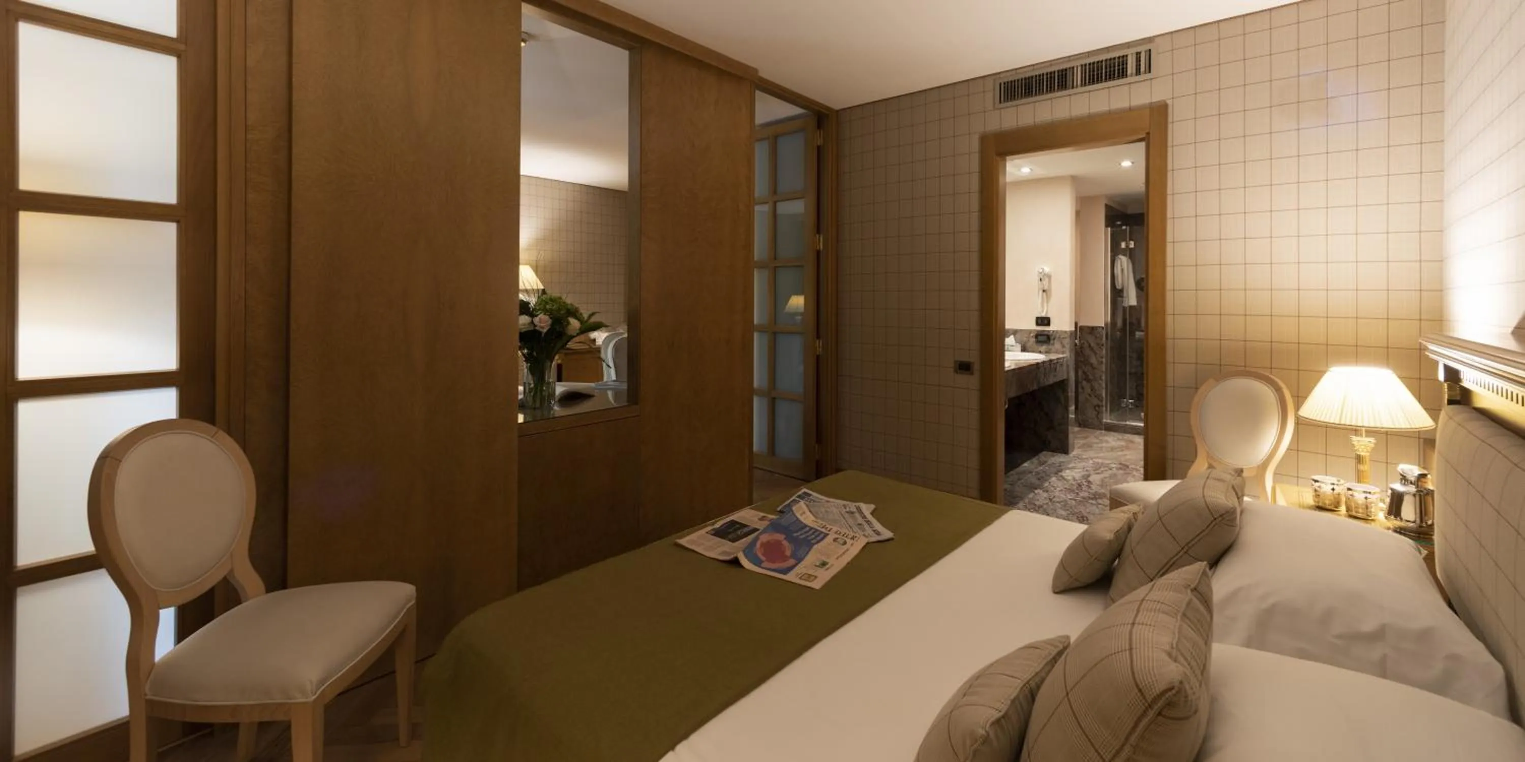 Photo of the whole room, Bed in Grand Hotel De La Ville