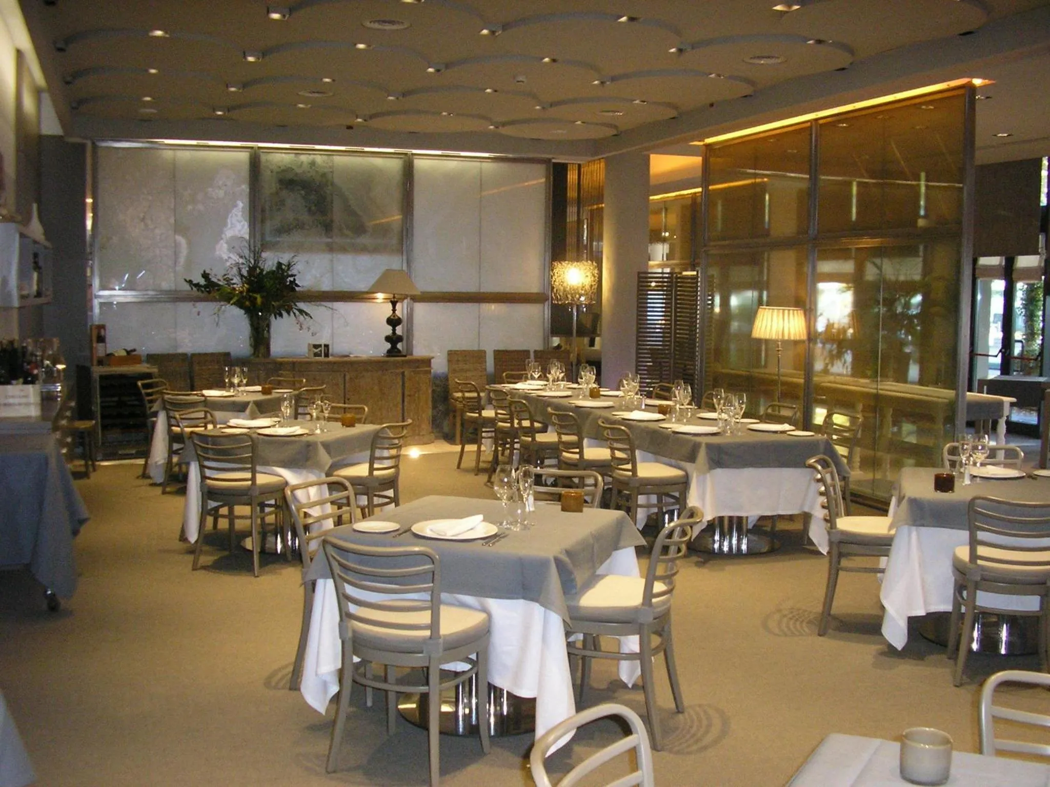 Restaurant/places to eat in Grand Hotel De La Ville