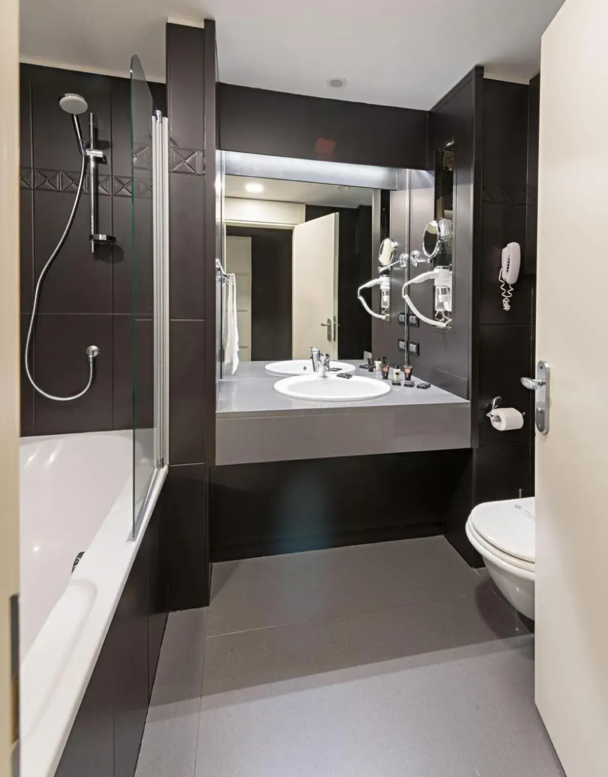 Twin Room - single occupancy in Grand Hotel De La Ville Twin Room - single occupancy in Grand Hotel De La Ville