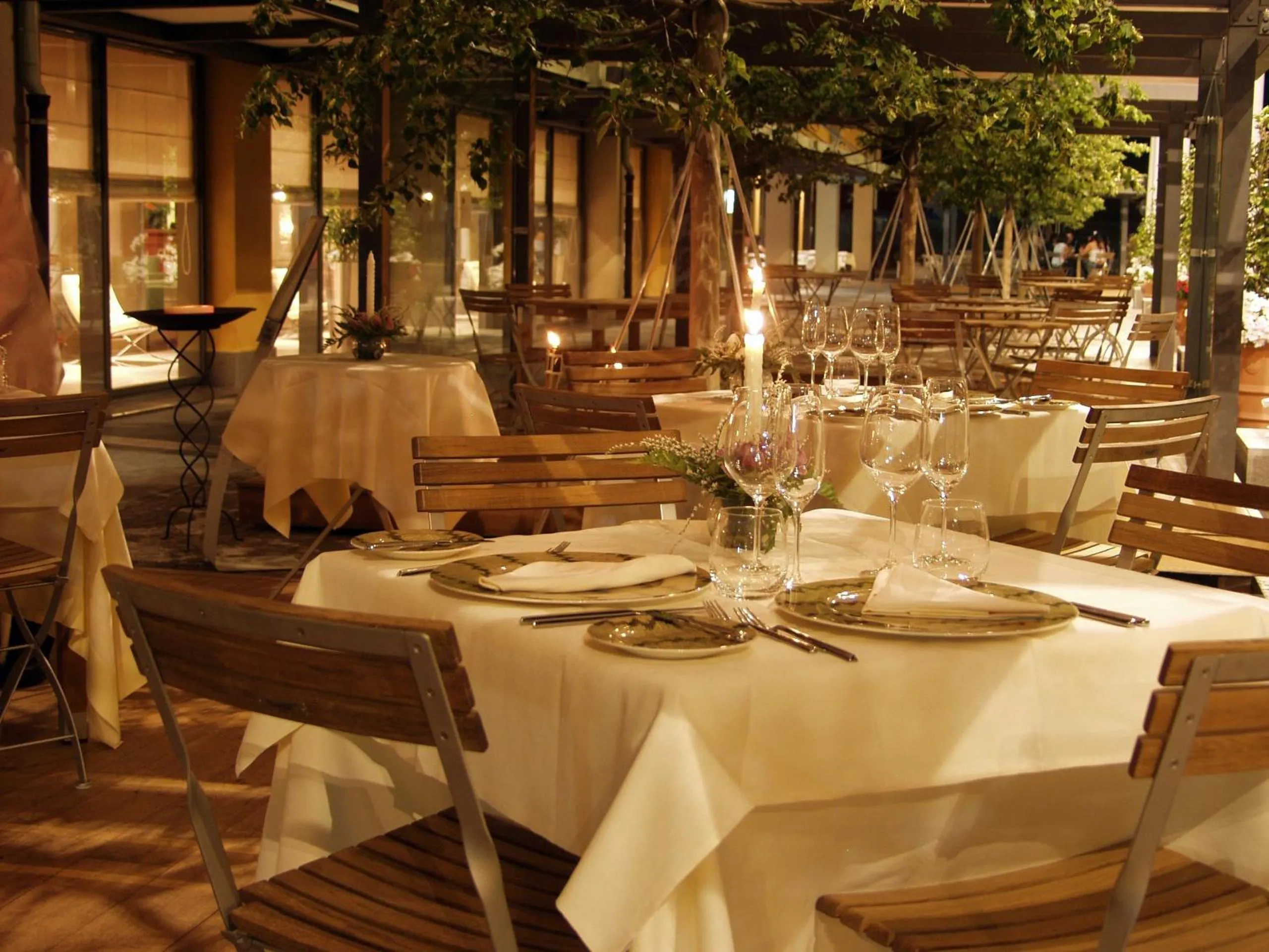 Restaurant/places to eat in Grand Hotel De La Ville