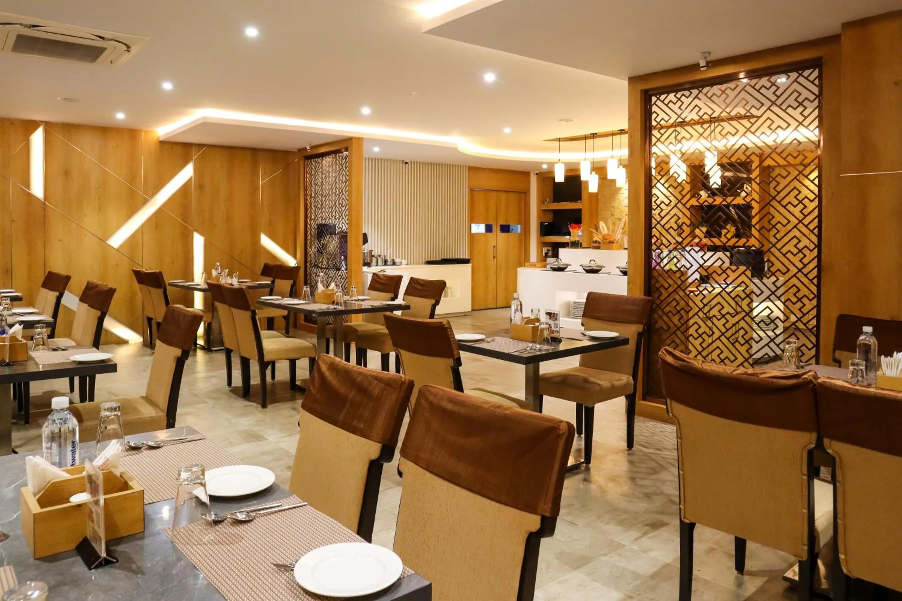 Restaurant/places to eat in HOTEL OCEAN VISTA BAY