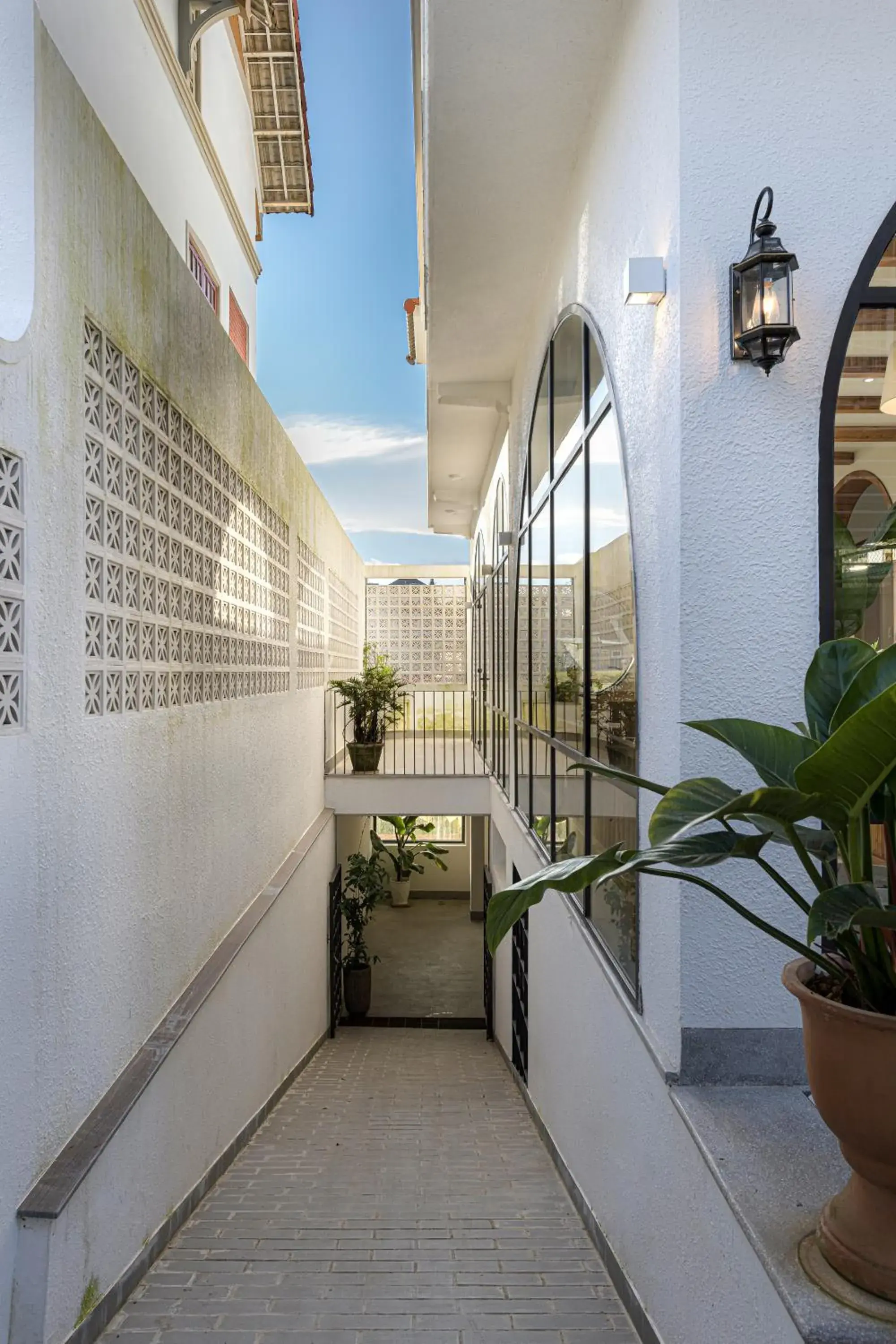 Facade/entrance in Thơm House Facade/entrance in Thơm House