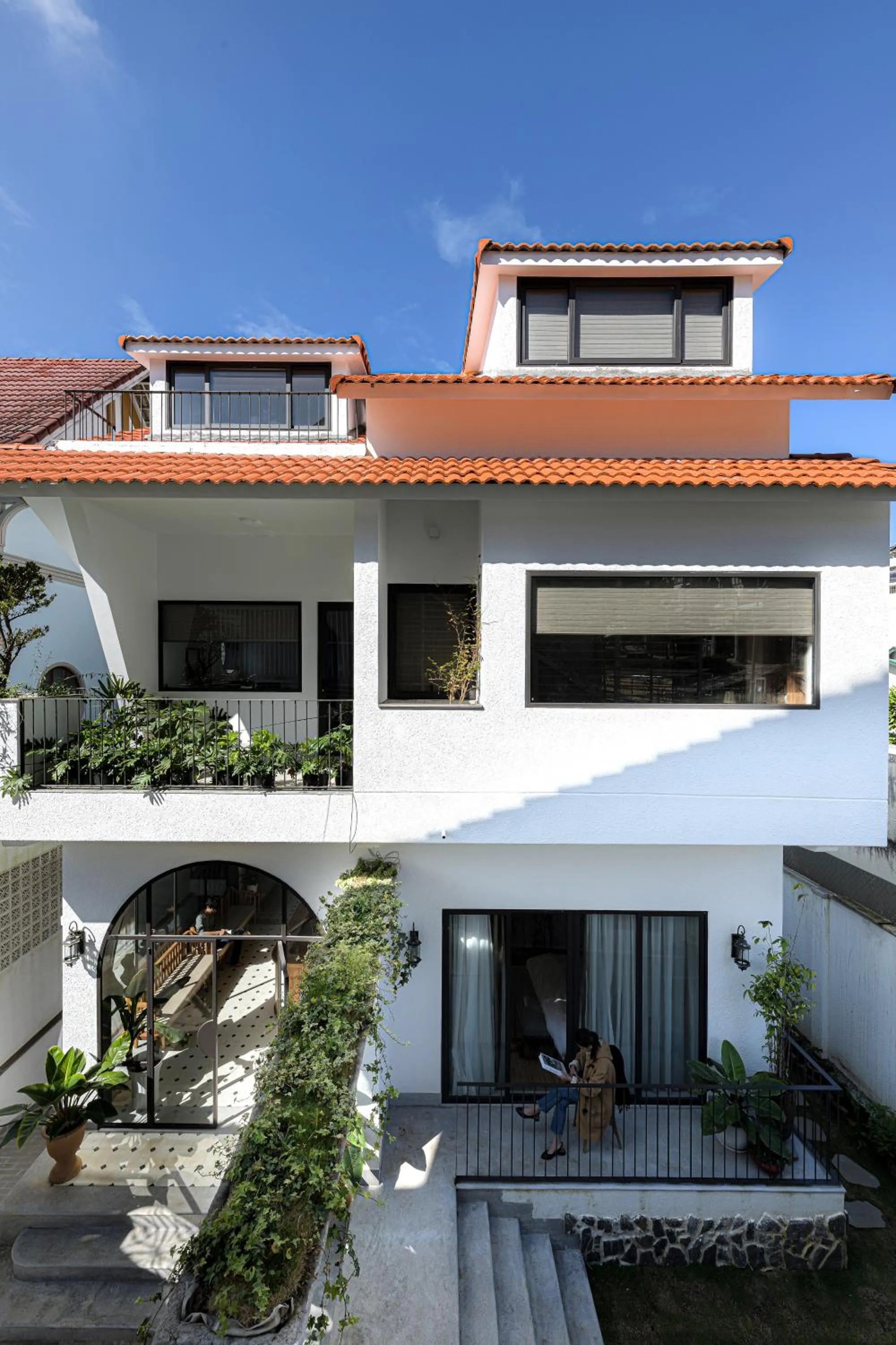 Property building in Thơm House