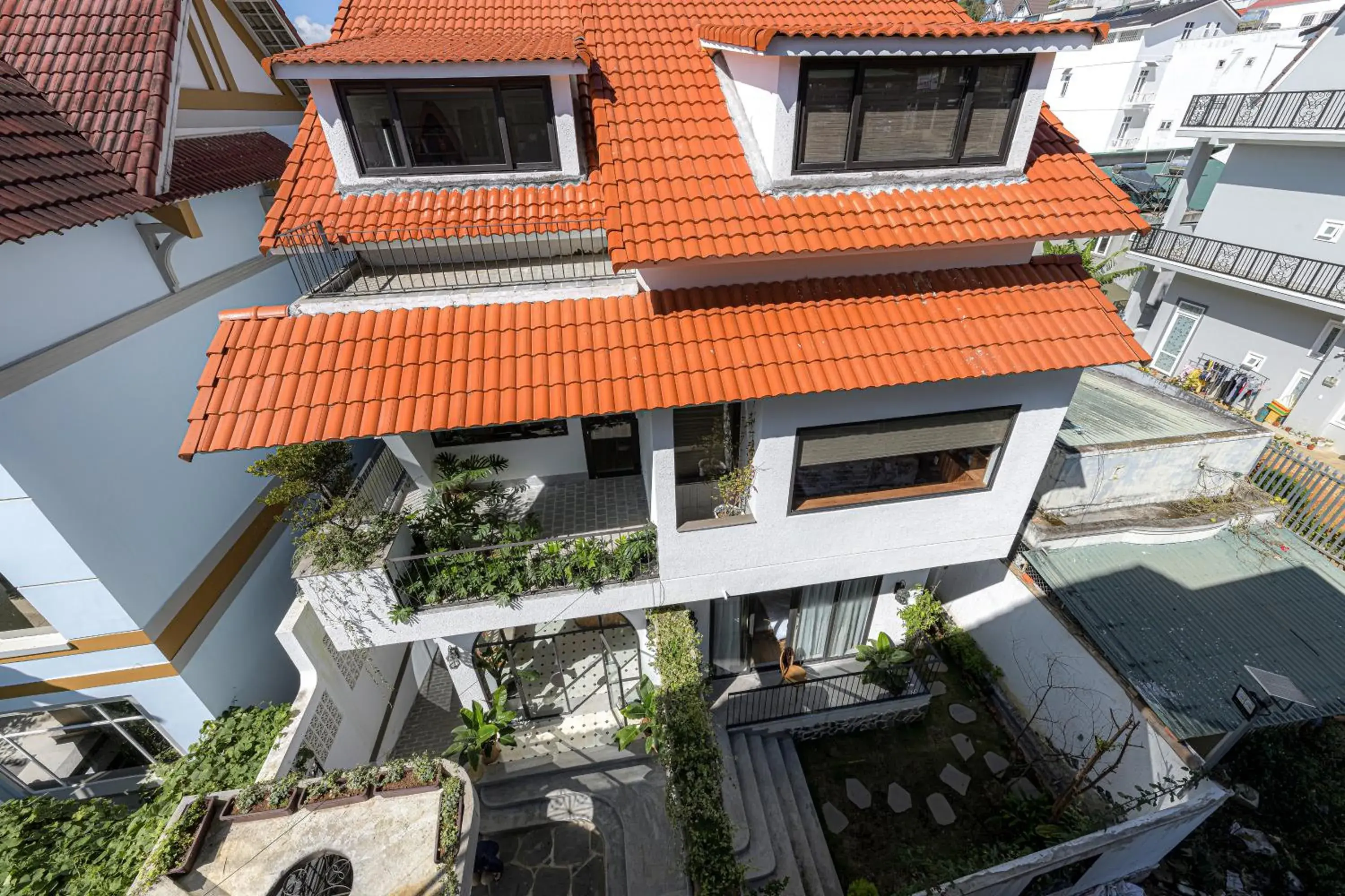 Property building in Thơm House Property building in Thơm House