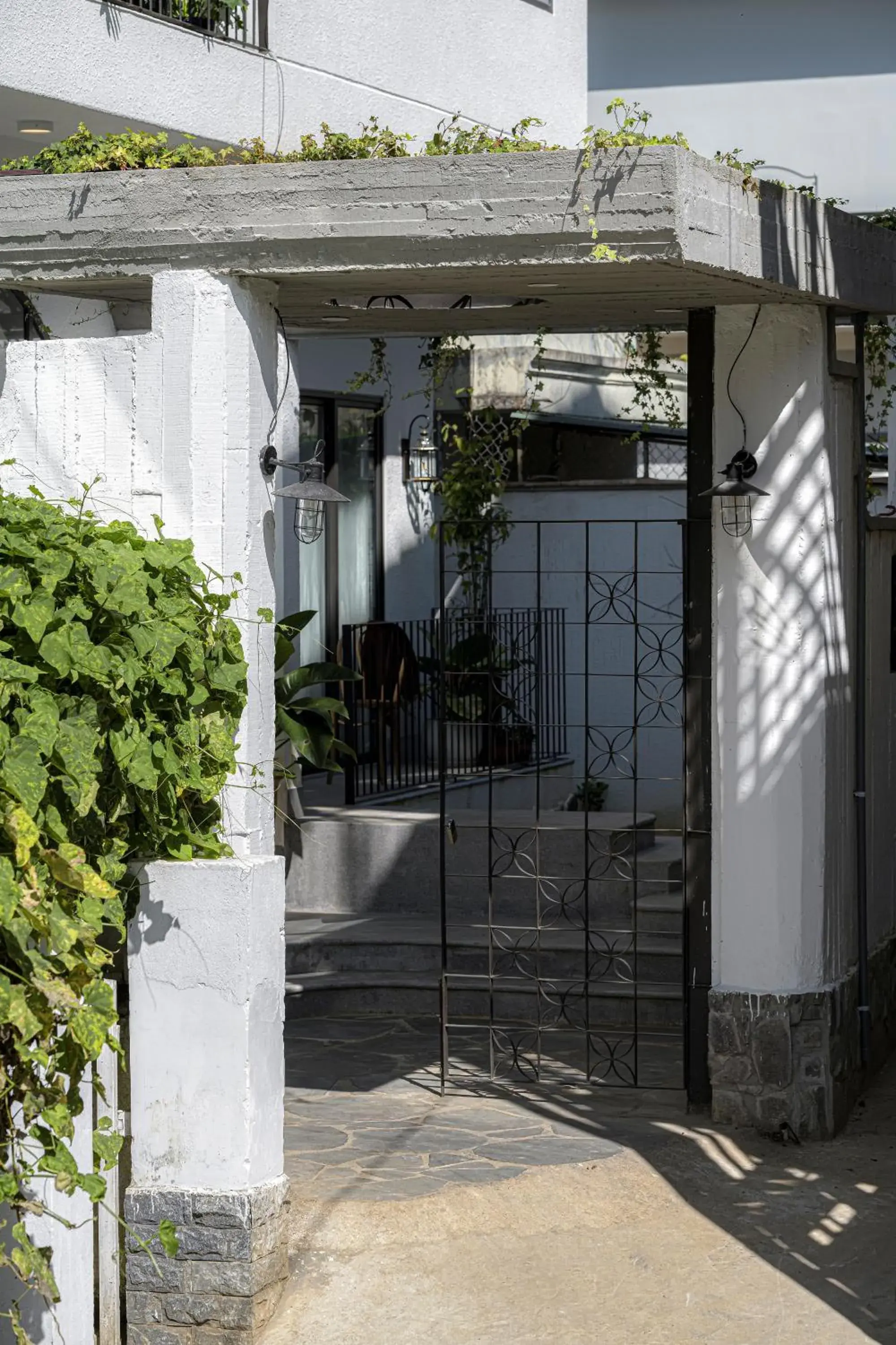 Facade/entrance in Thơm House Facade/entrance in Thơm House