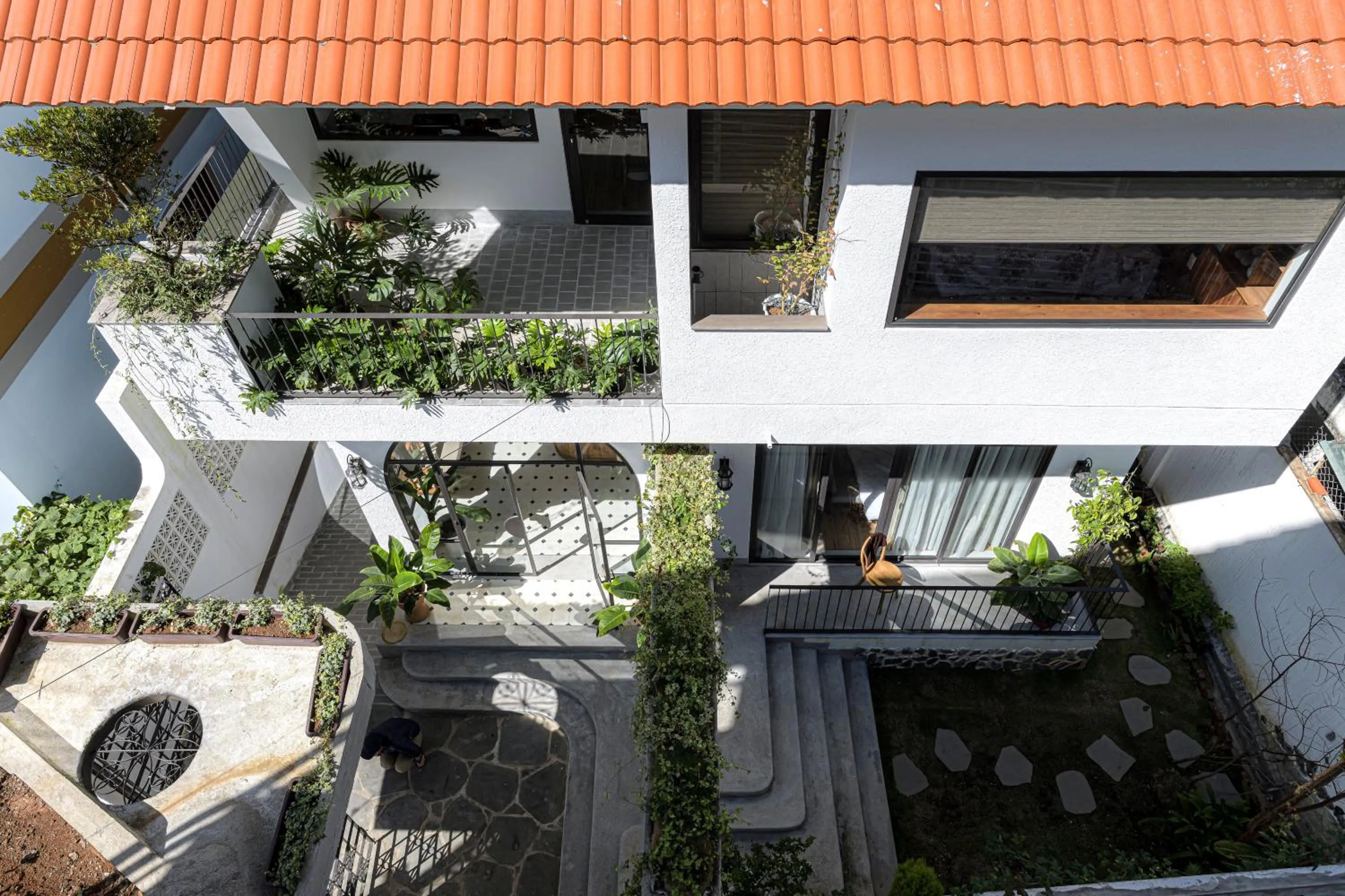 Property building in Thơm House