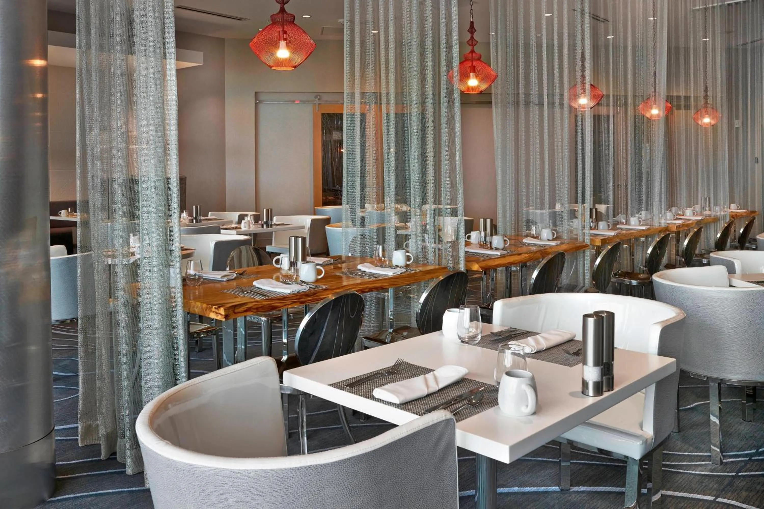 Restaurant/places to eat in Renaissance Edmonton Airport Hotel