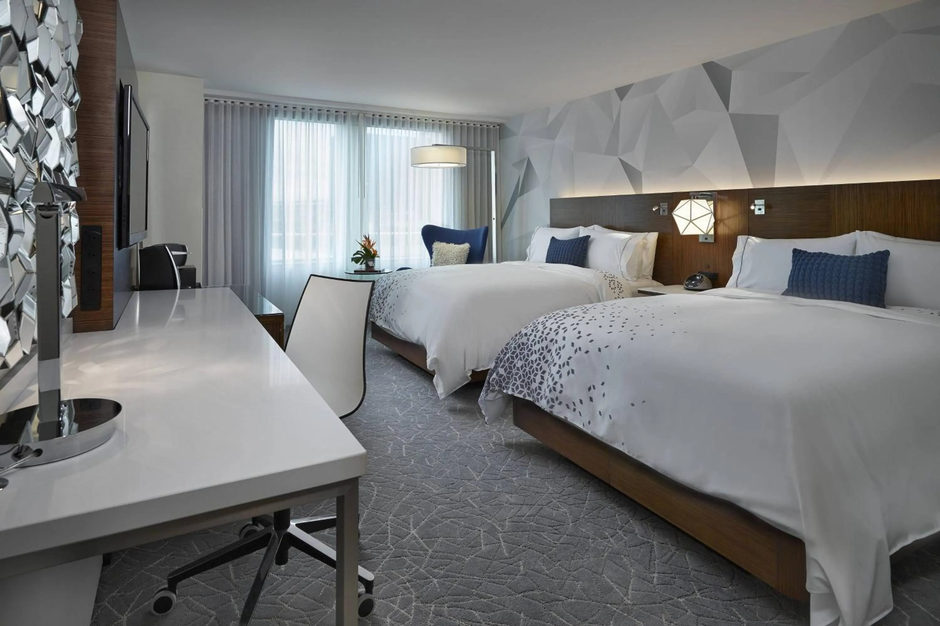Photo of the whole room, Bed in Renaissance Edmonton Airport Hotel