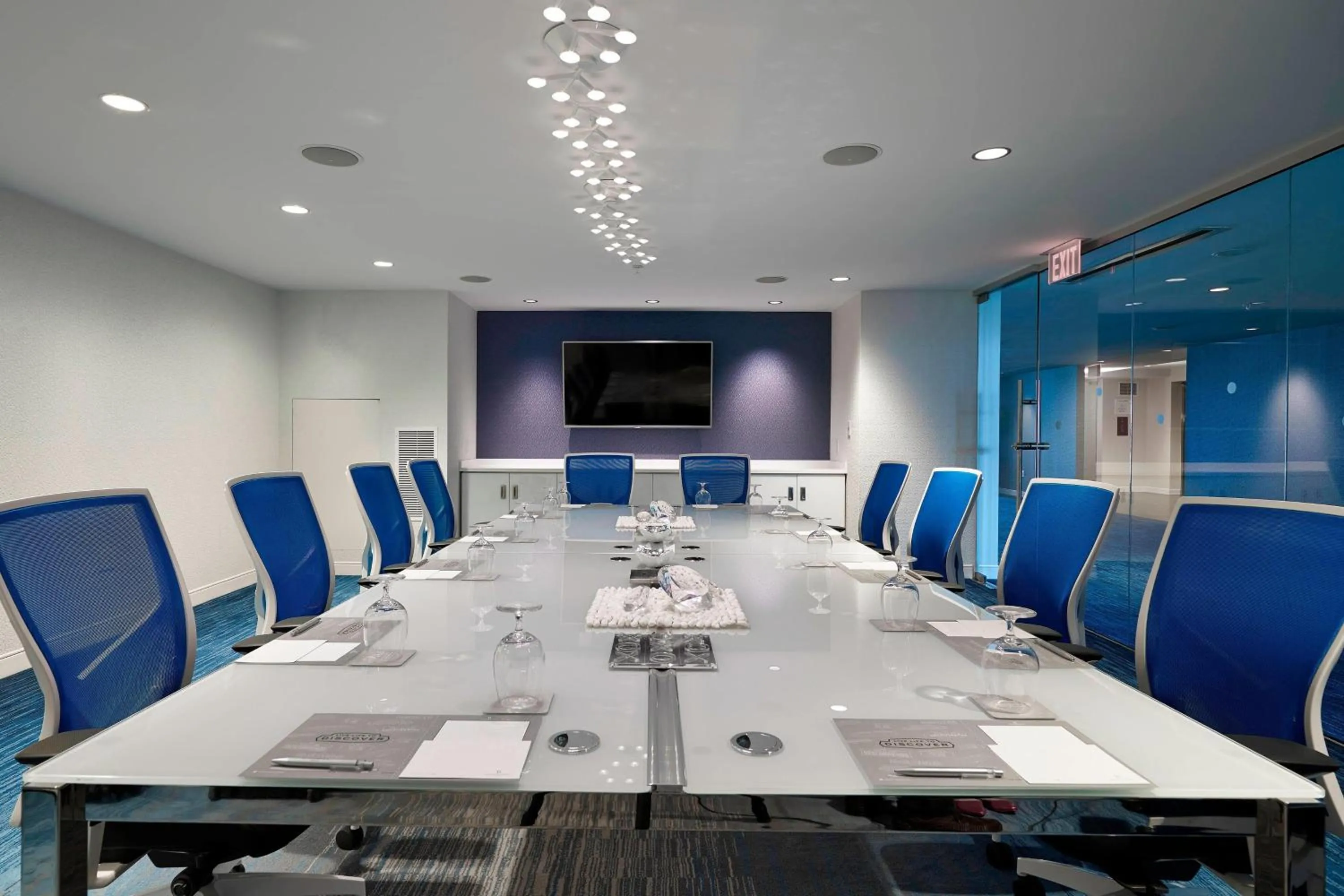 Meeting/conference room in Renaissance Edmonton Airport Hotel