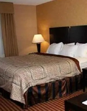 Bed in Quality Inn Dunkirk