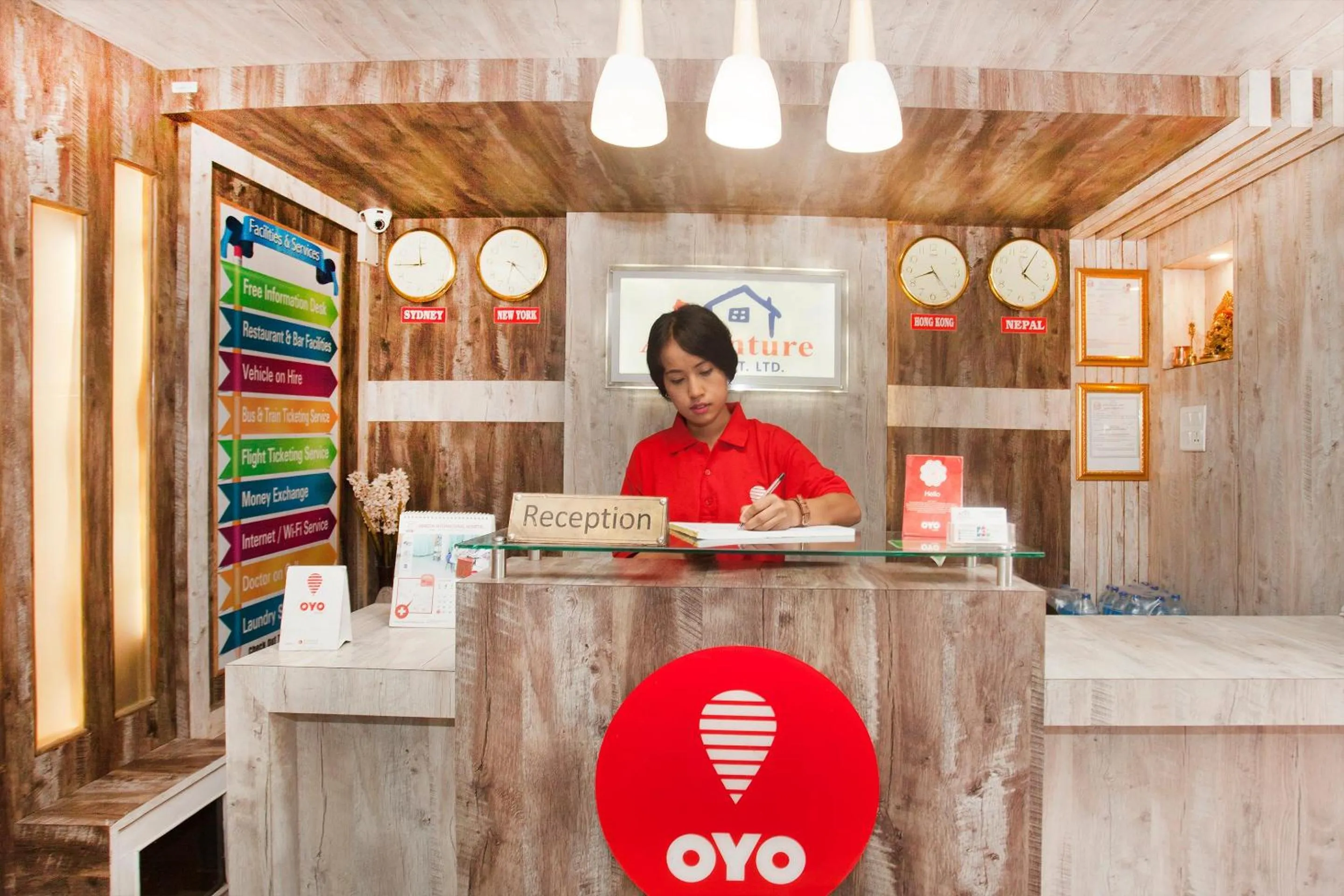 Lobby or reception in OYO 167 Hotel Lotus Buddha Inn