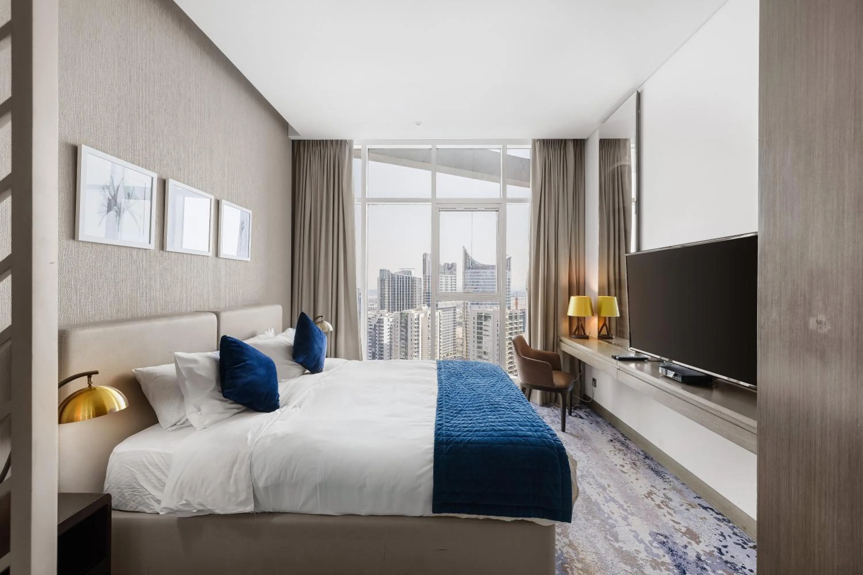 Communal lounge/ TV room, Bed in Luxury Aparthotel Prive