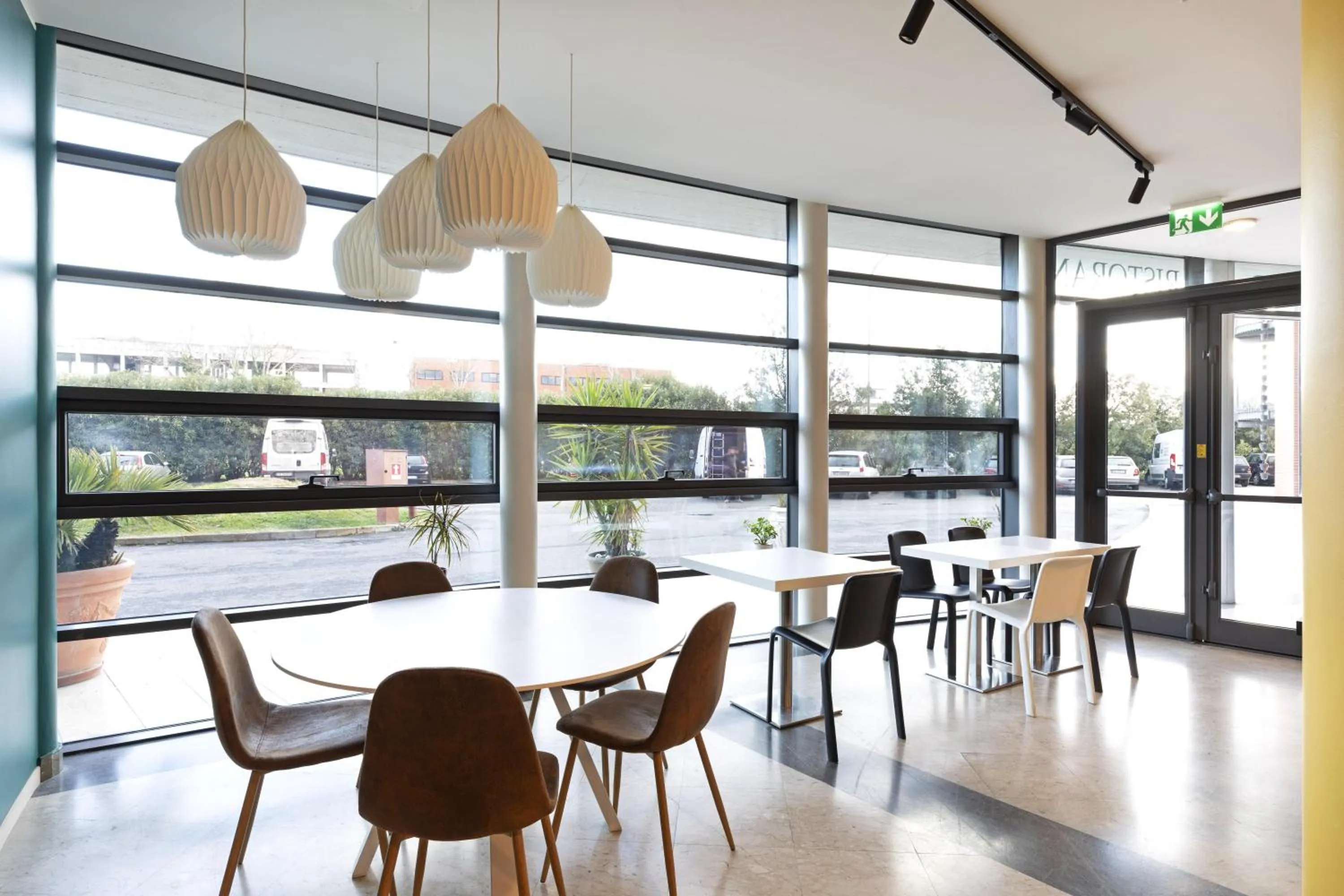 Restaurant/places to eat in B&B HOTEL Pisa Airport